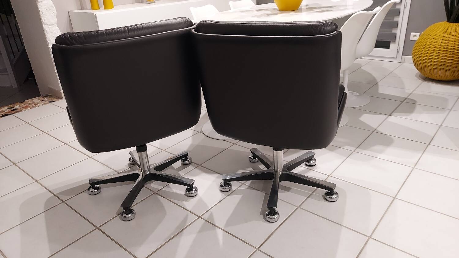 Pair of vintage Italian design leather office armchairs 1980
