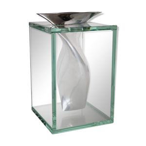Vase moderniste en aluminium