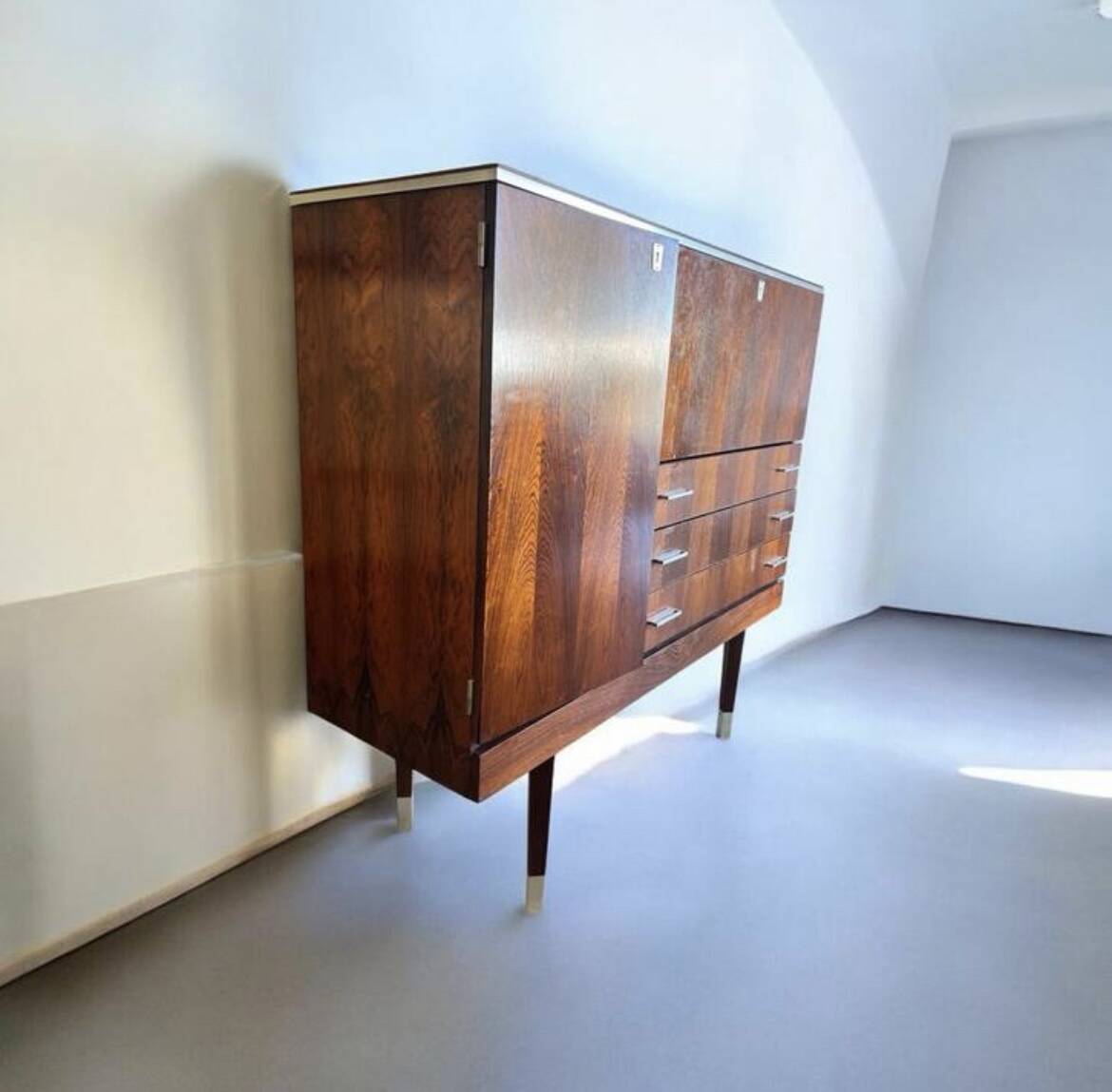 Vintage wooden cabinet / sideboard / bar cabinet