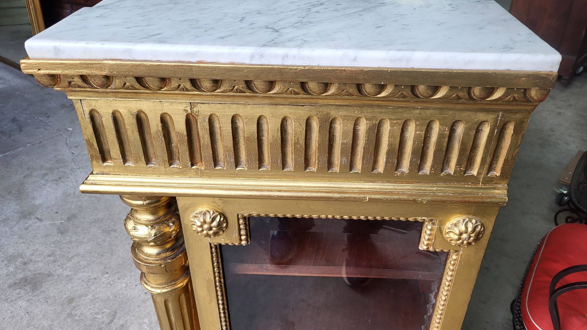 Louis xvi display cabinet in gilded wood