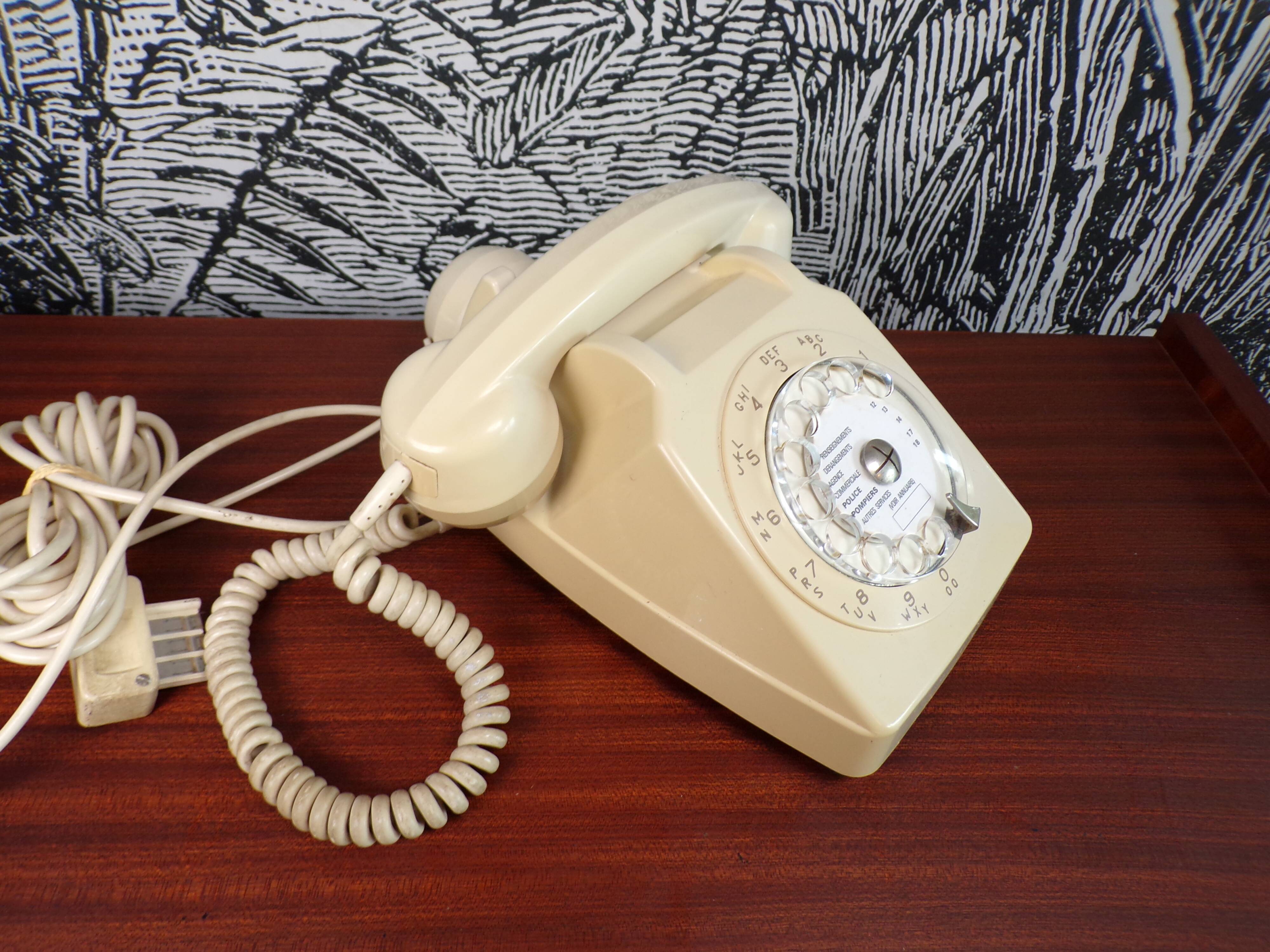 Téléphone Socotel blanc crème à cadran