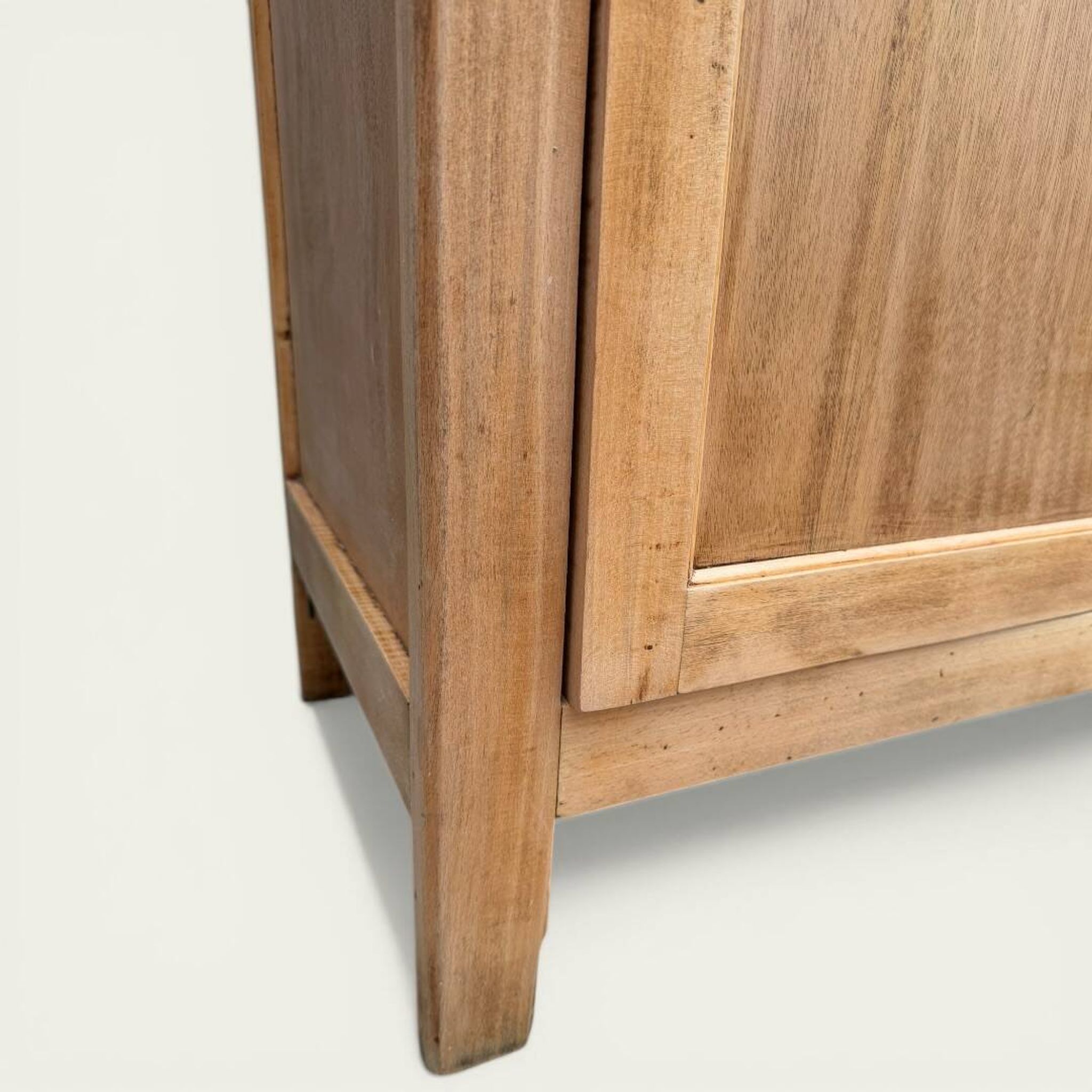 Armoire bonnetière parisienne bois brut 1950