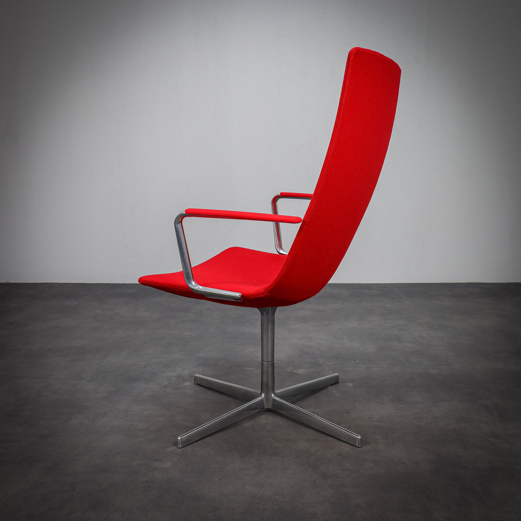 Paire de fauteuils pivotants Catifa 70 par Arper, Italie