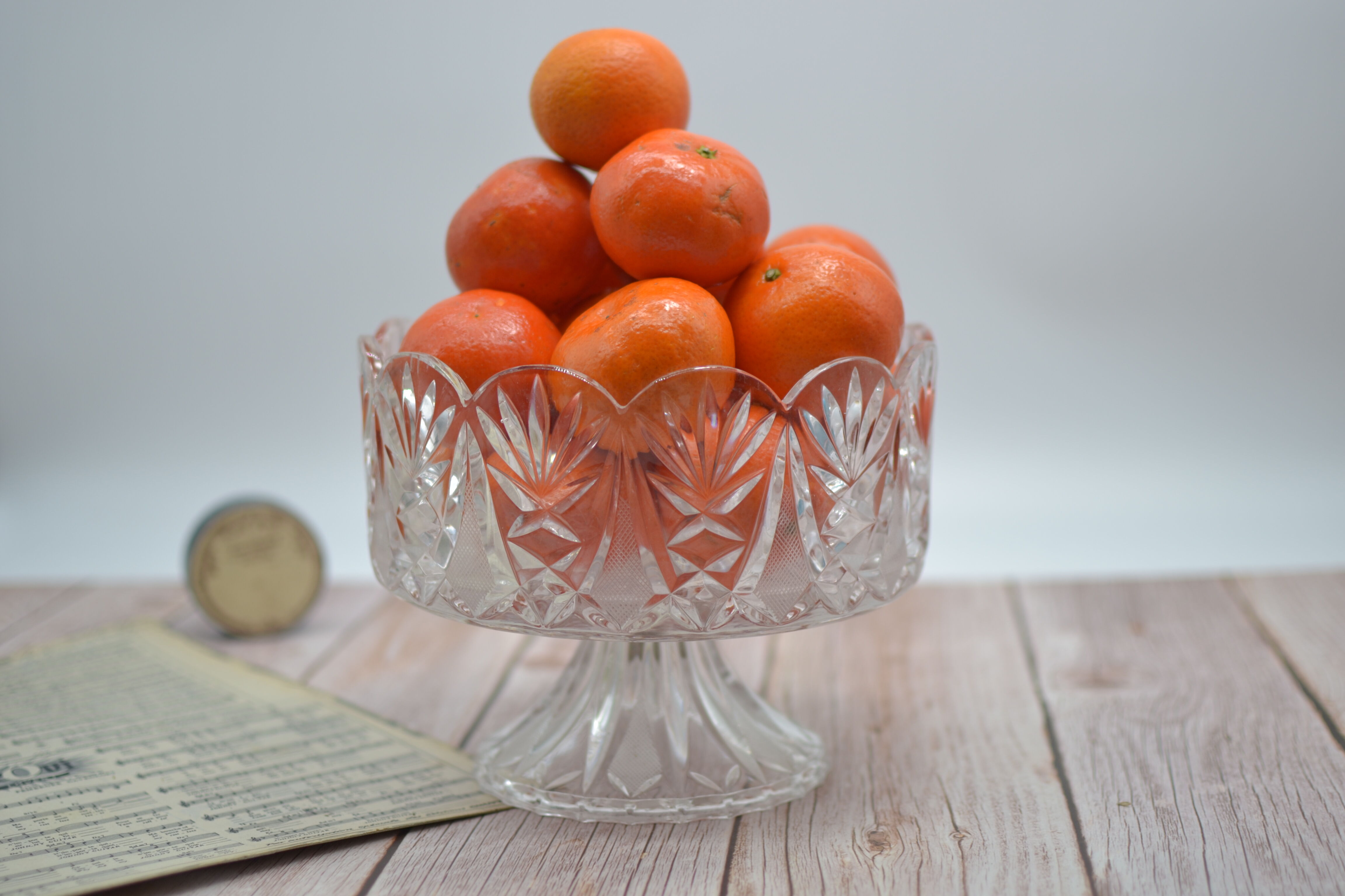 Crystal fruit cup with rounded edges