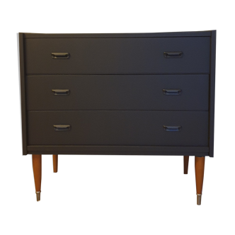 Black chest of drawers