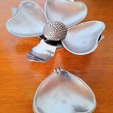 Cendrier fleur de lotus en métal argenté, 1970.