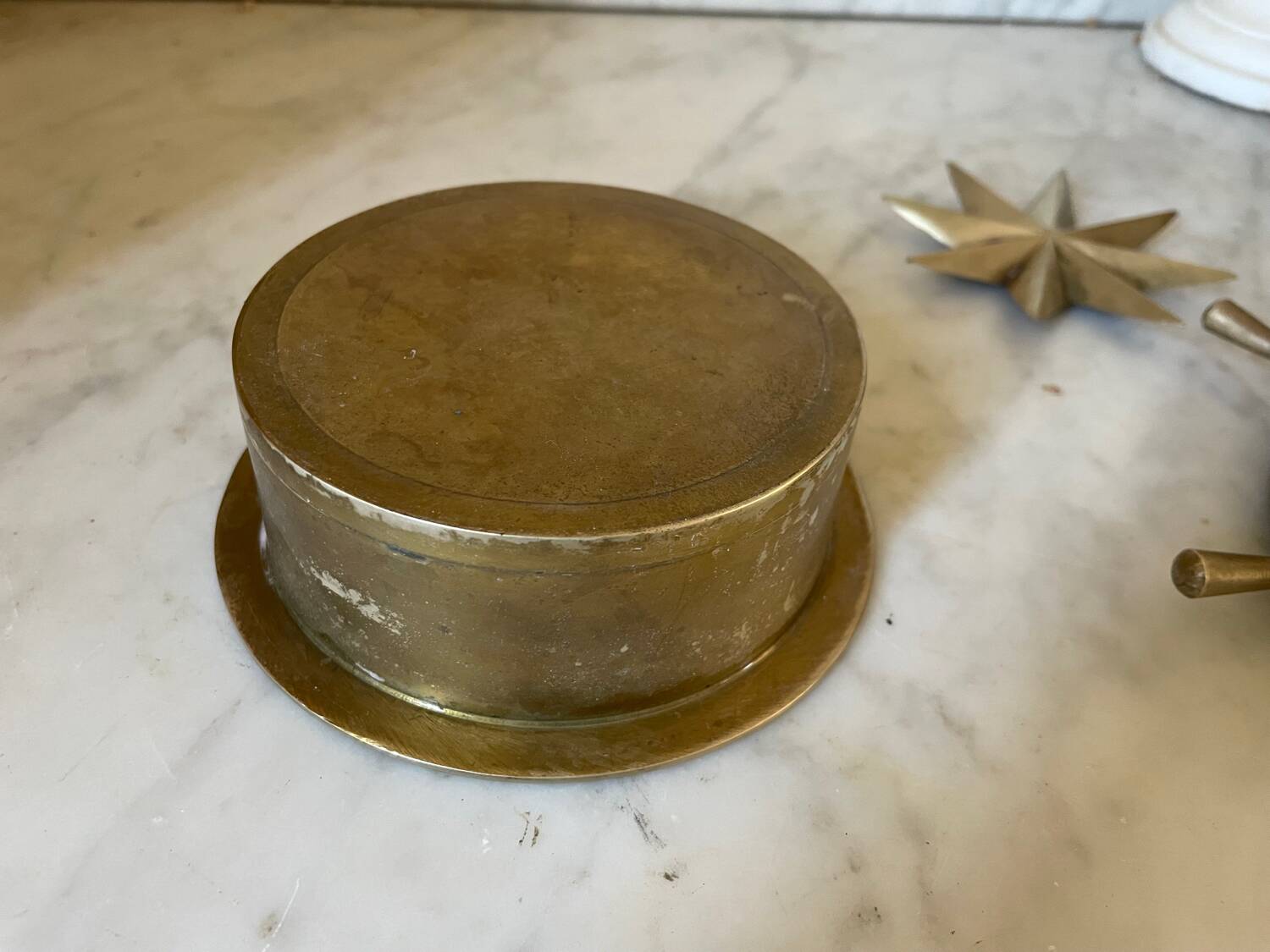 Cendrier rose des vents en laiton massif