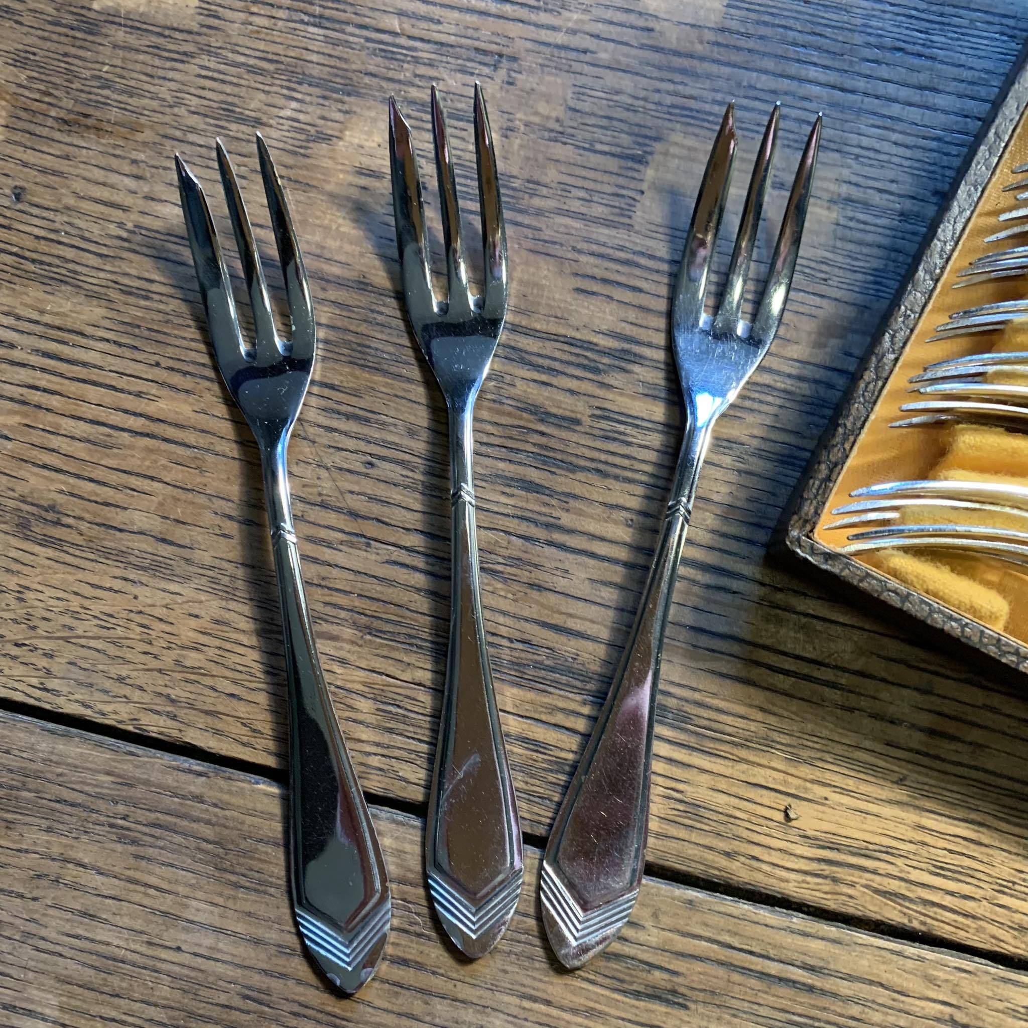 Box of dessert forks