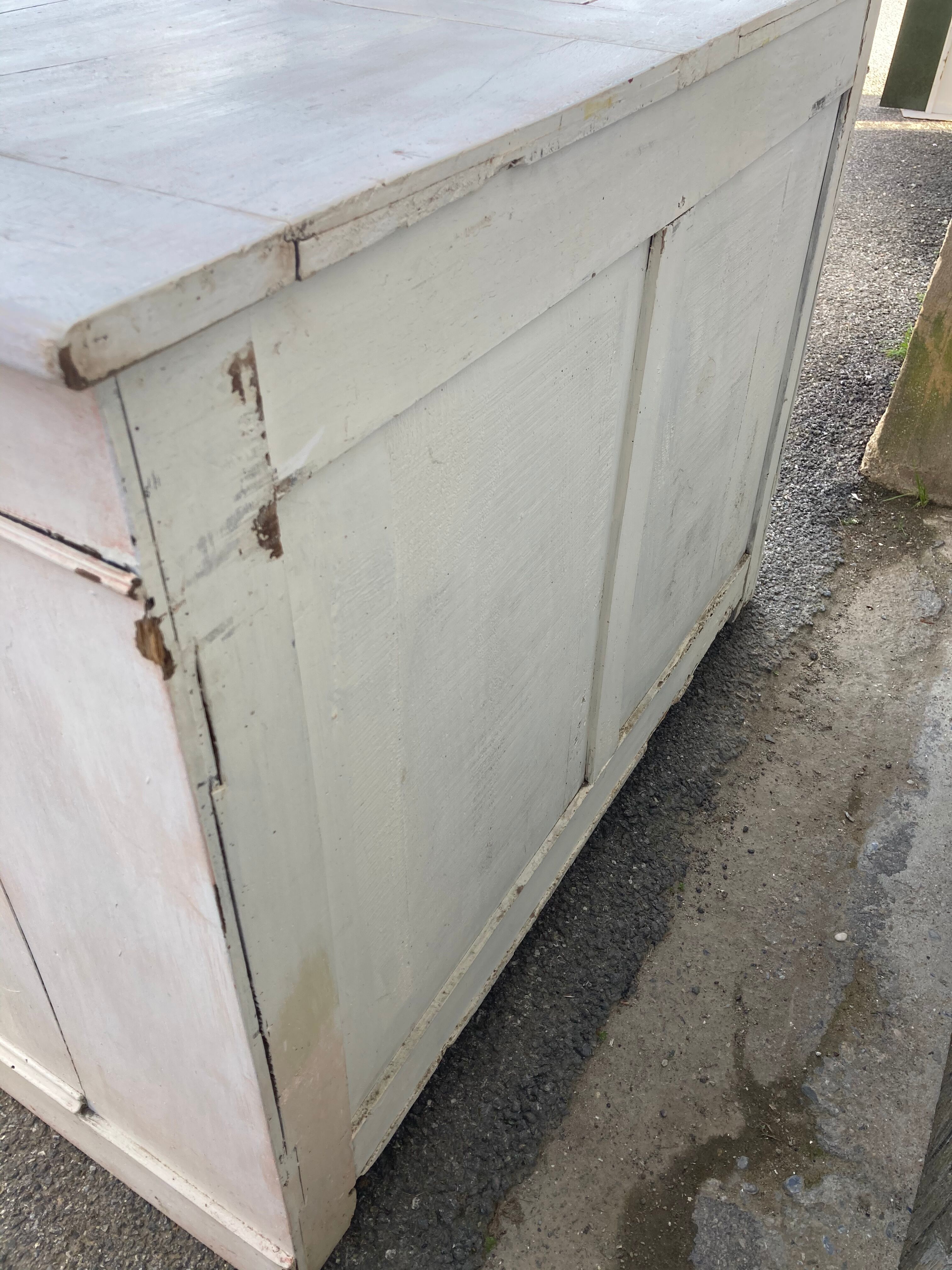 2-door furniture, 2 white patina drawers