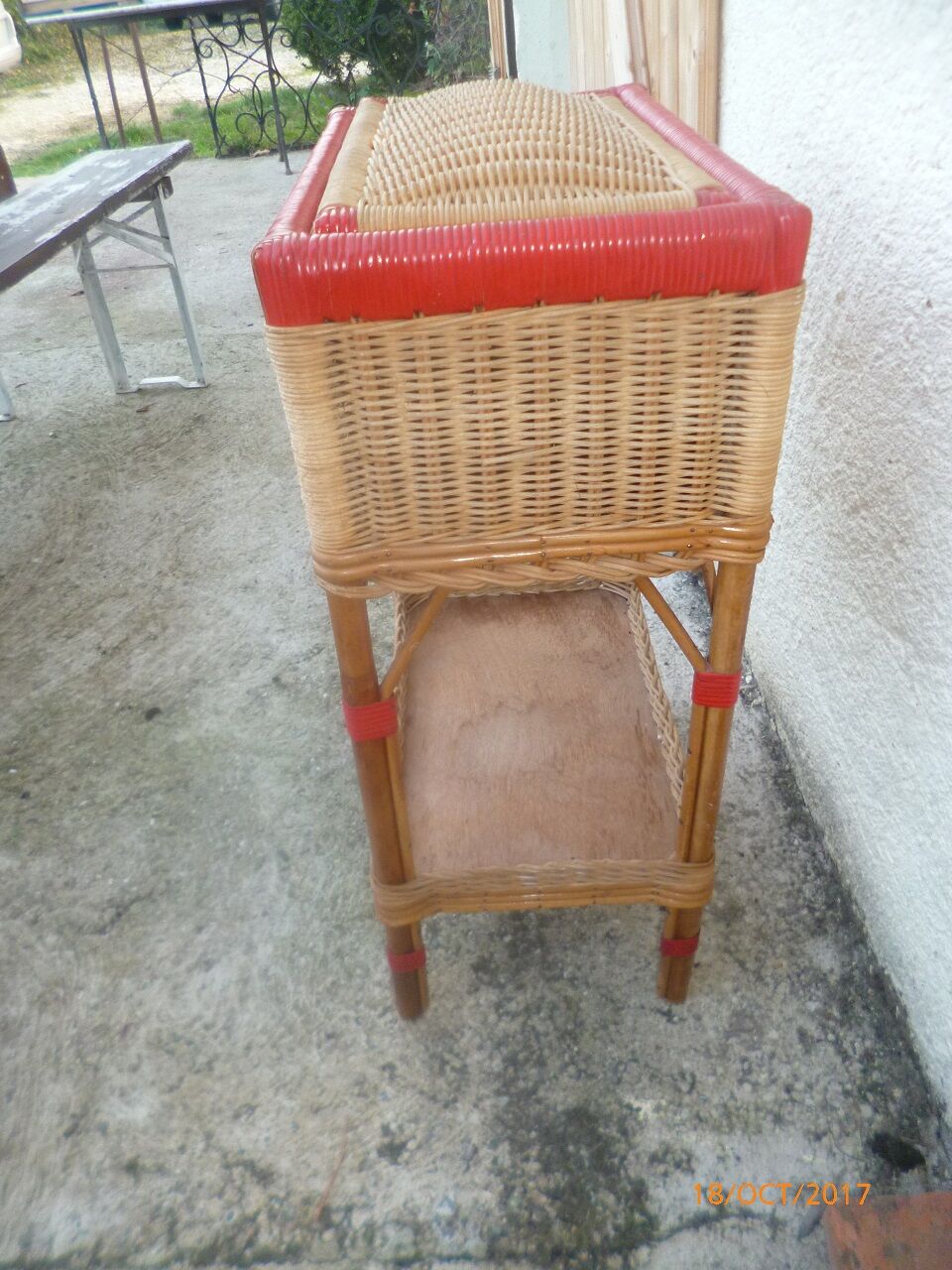 Worker in wicker and rattan scoubidou of the 1960s