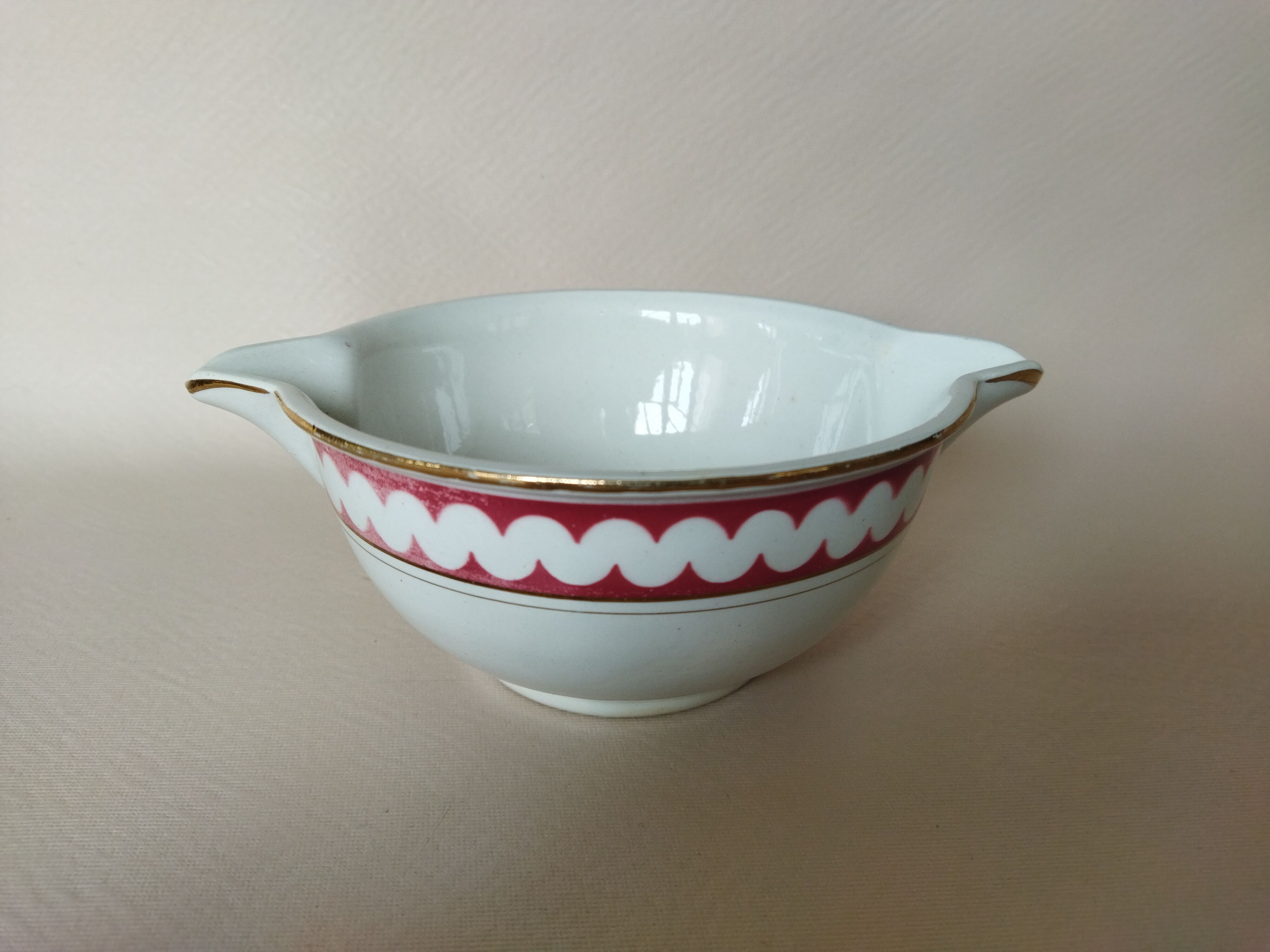 K&G Lunéville sauceboat, Madrigal model