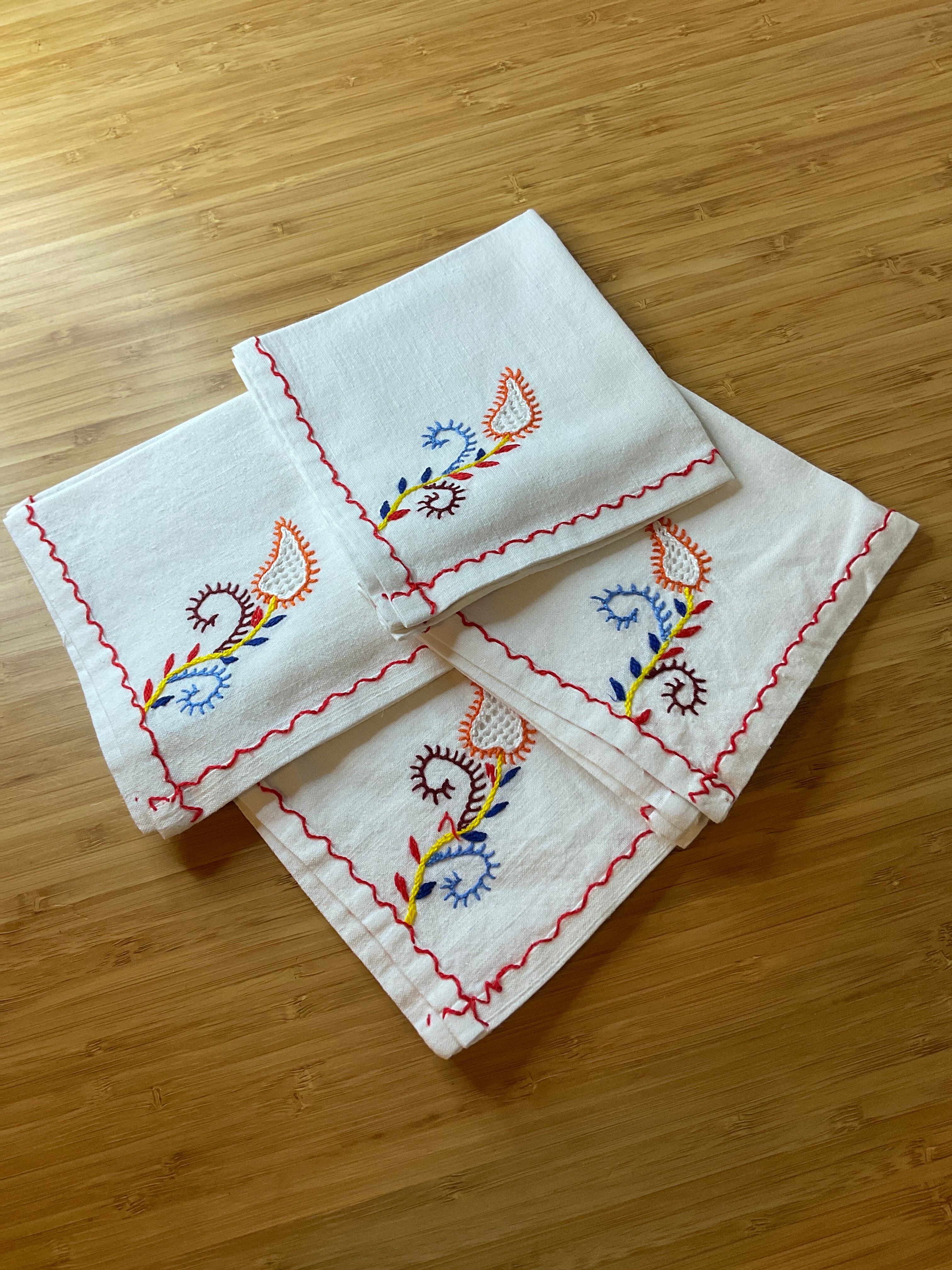 4 embroidered cotton napkins
