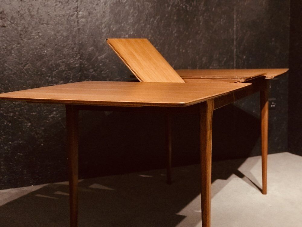 Extendable dining room table model t2 mid-century teak by Tom Robertson for McIntosh 1960s