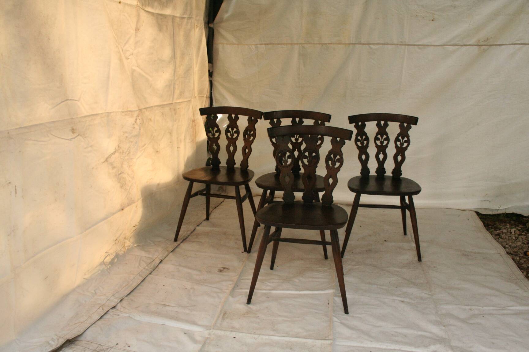 Set of 4 ercol english fleur-de-lis chairs 1960