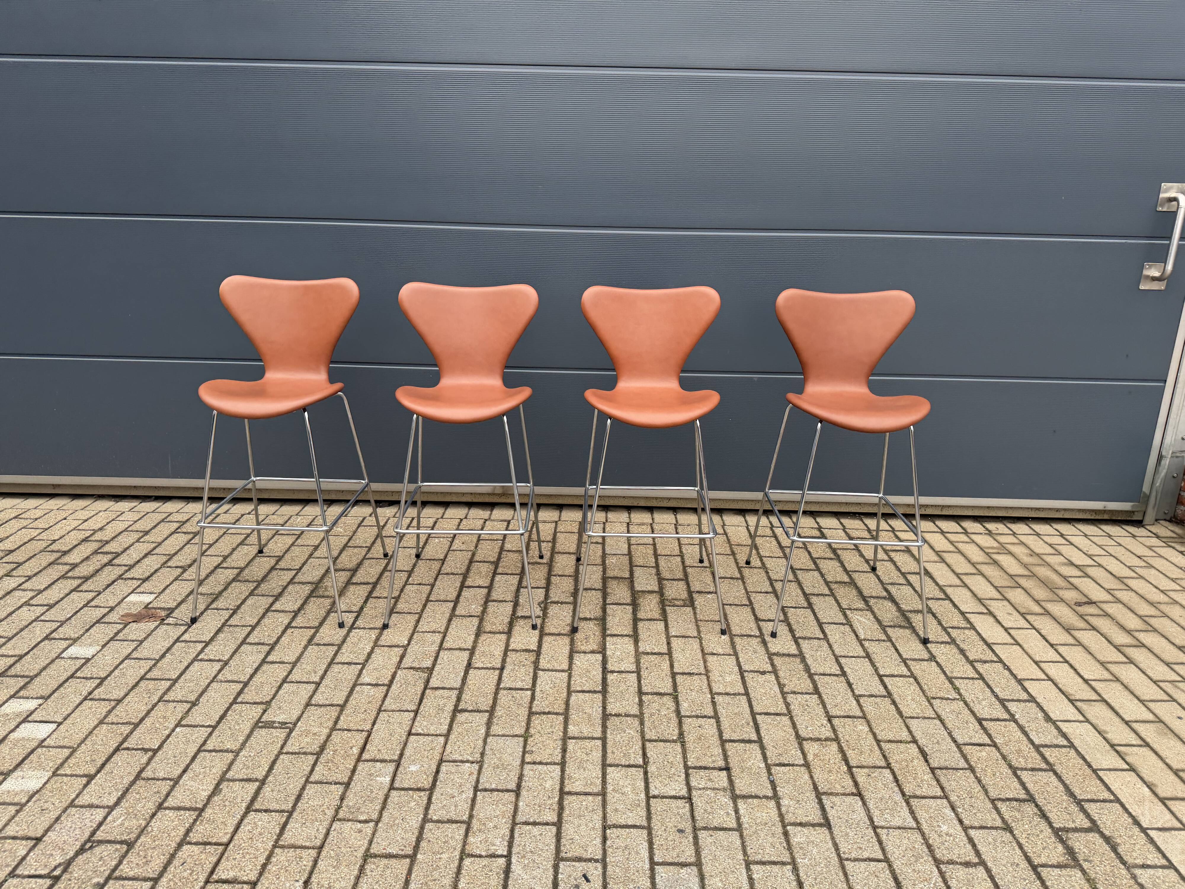 Fritz Hansen Series 7 Bar Stools Arne Jacobsen