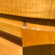 Étagère bibliothèque basse style art deco en bouleau