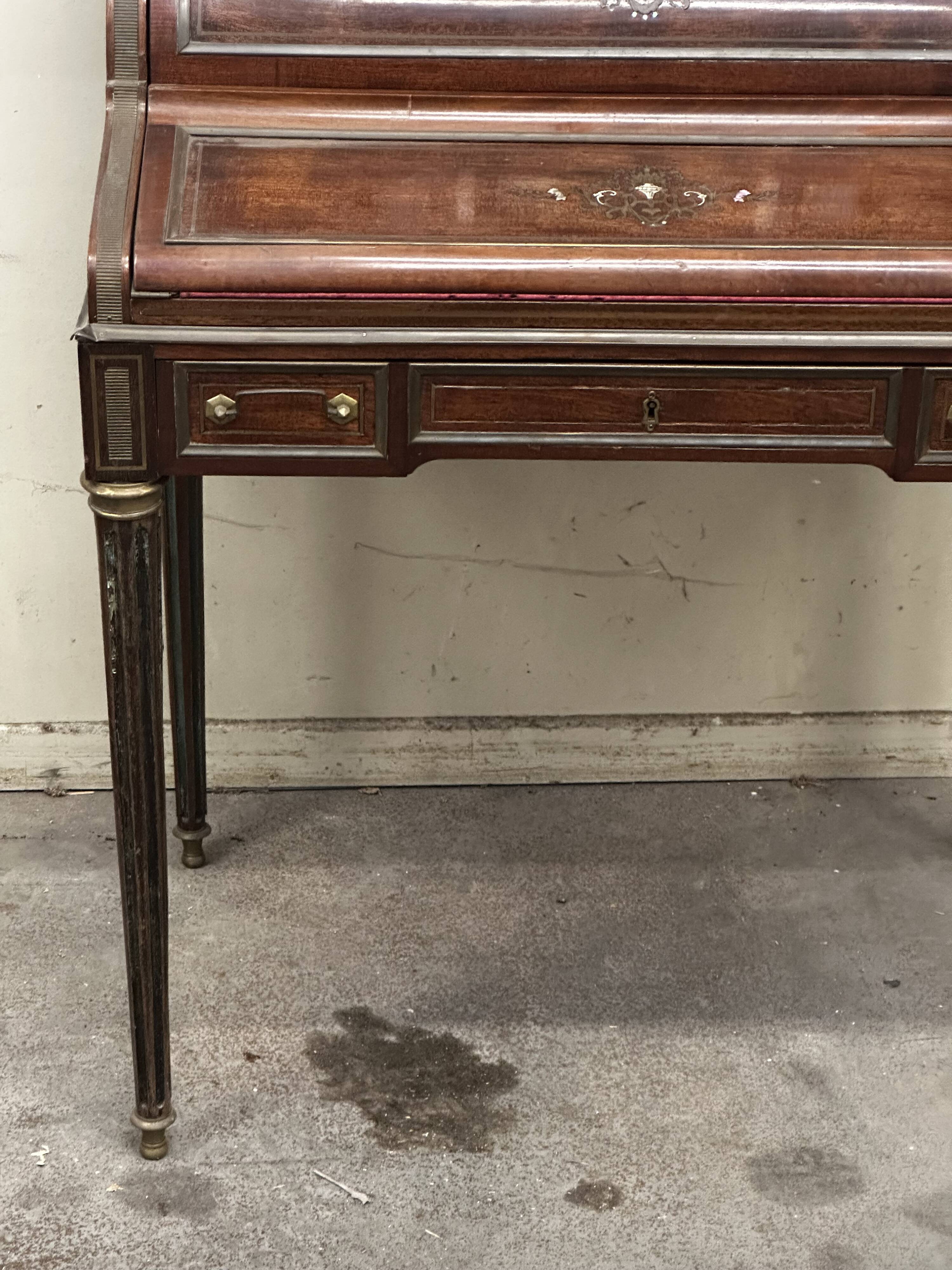 Secretary - Bonheur du Jour with pearly Louis XVI style system