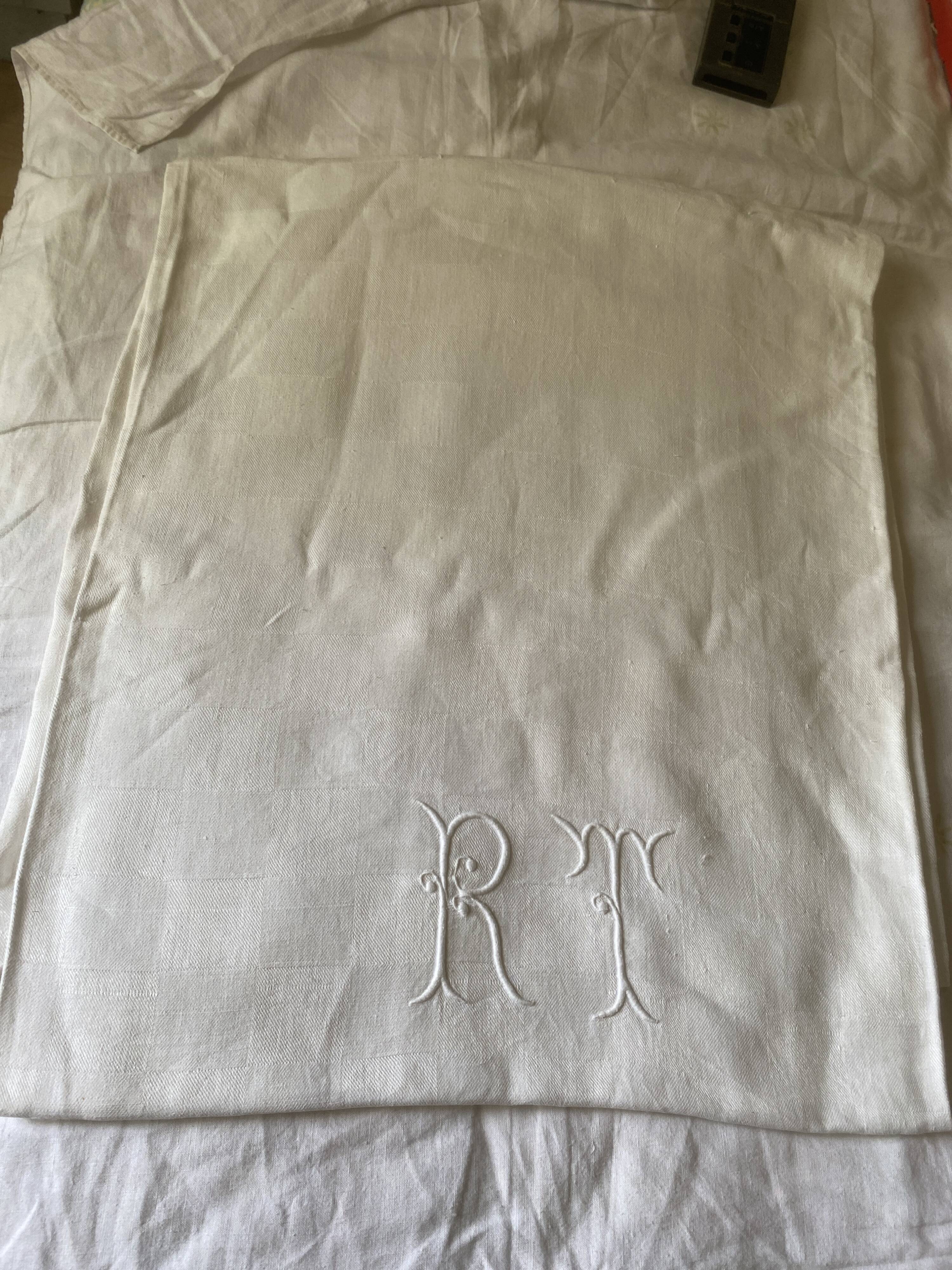 Tablecloth in linen monogram RT