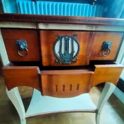 Classic chest of drawers