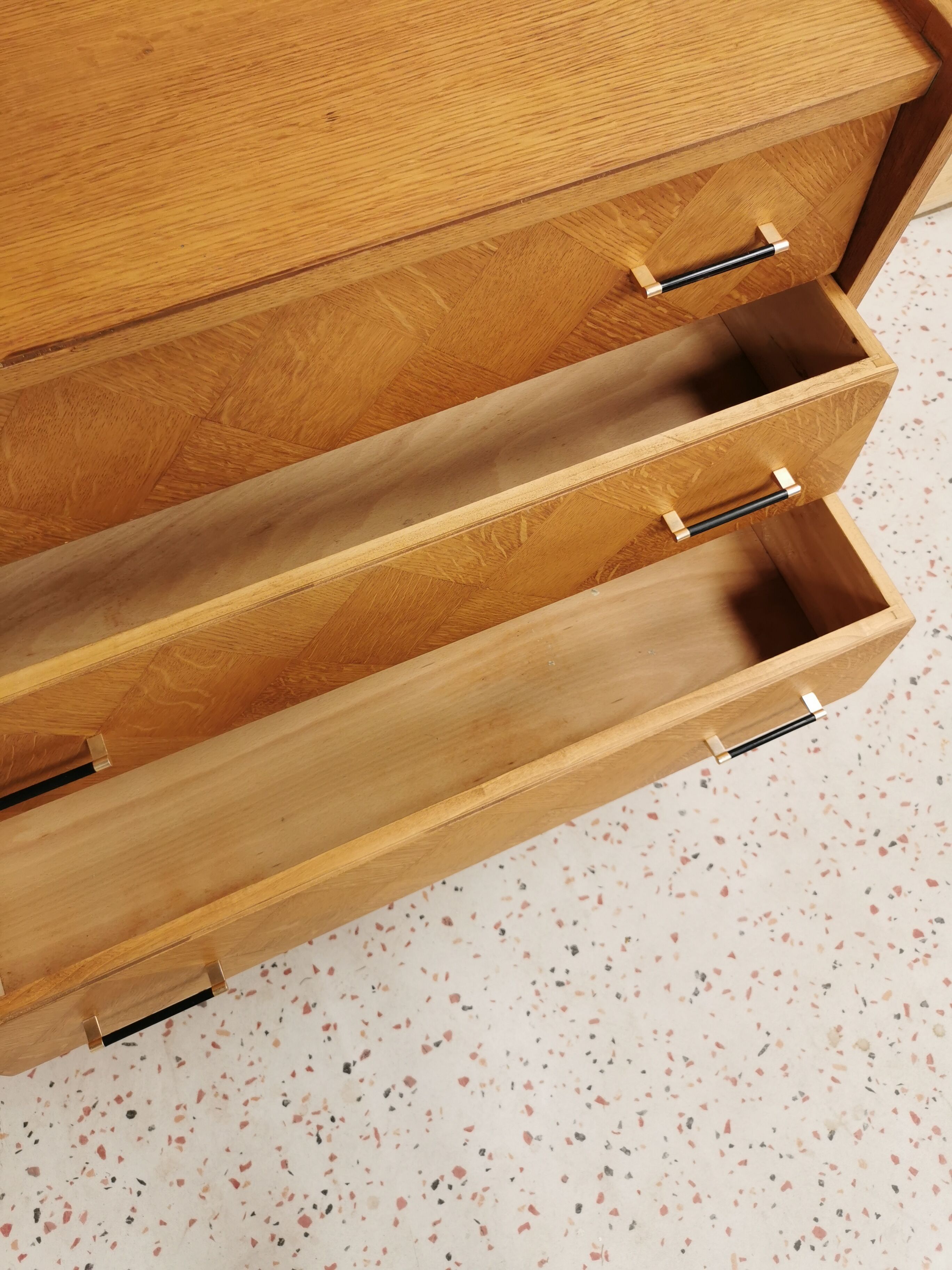 Chest of drawer compass feet