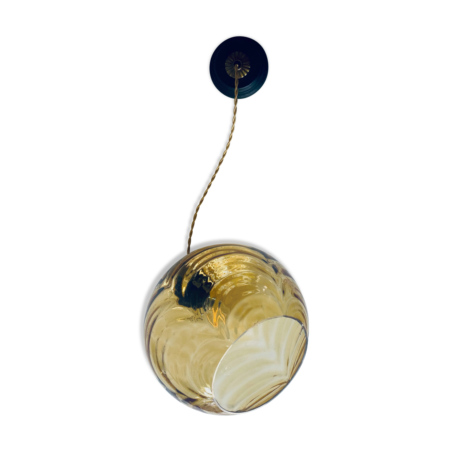 Amber glass ball suspension