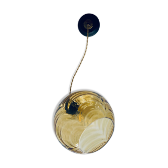 Amber glass ball suspension