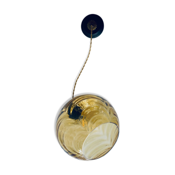 Amber glass ball suspension