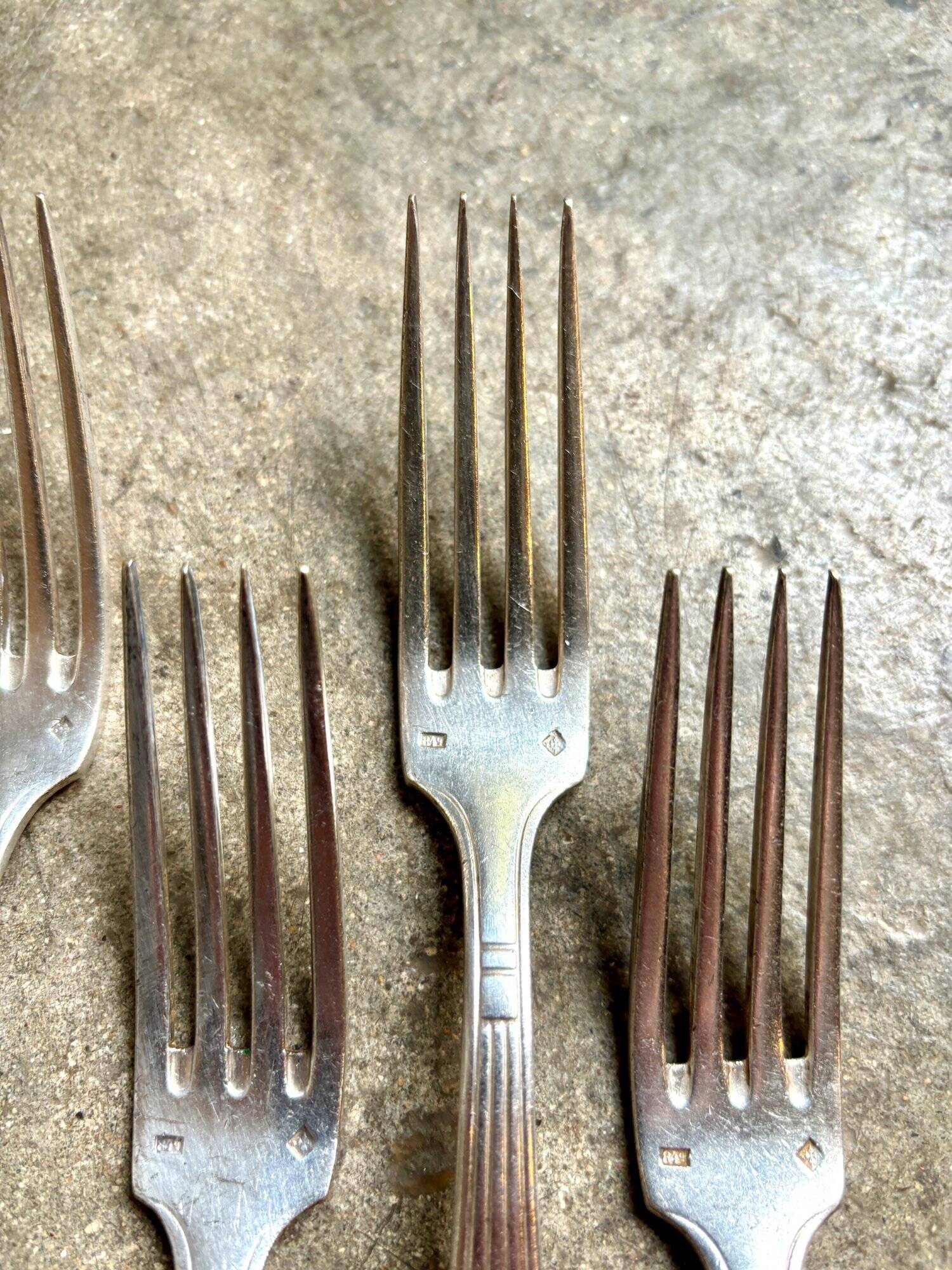 4 silver-plated forks