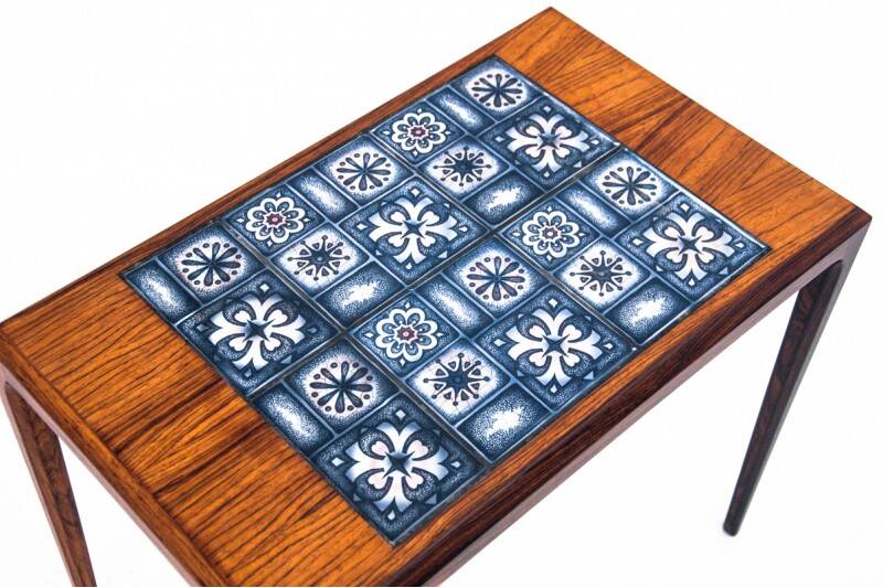 Side table with blue ceramics, Denmark, 1960s. After renovation.