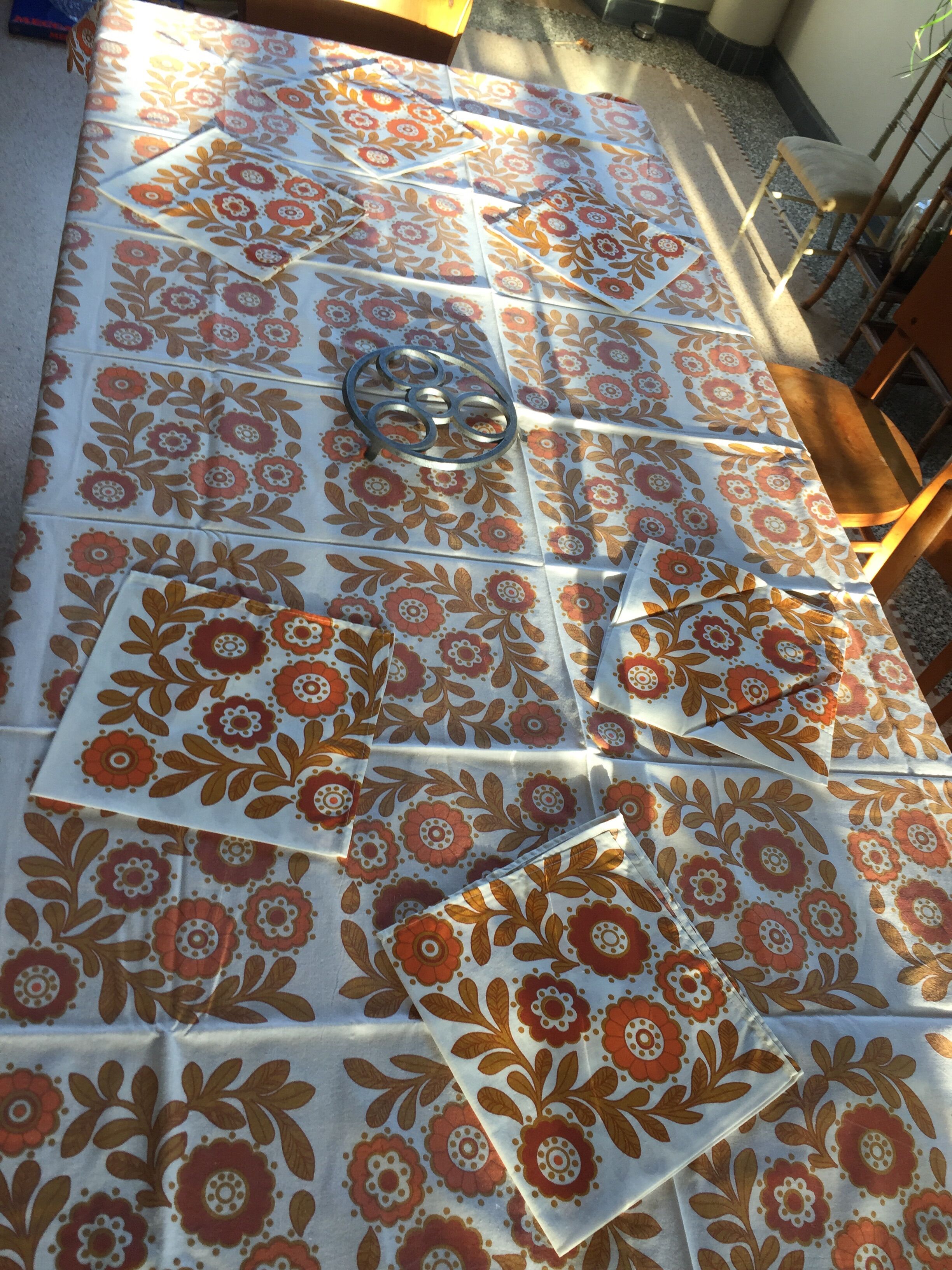 Seventies tablecloth and towels