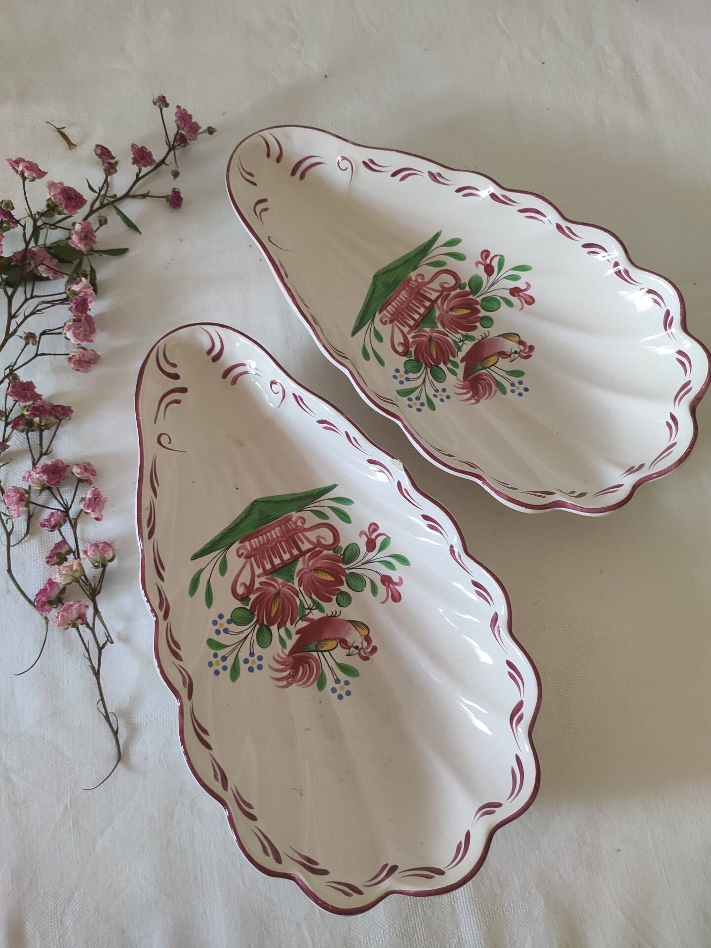 2 St. Clement faience dishes