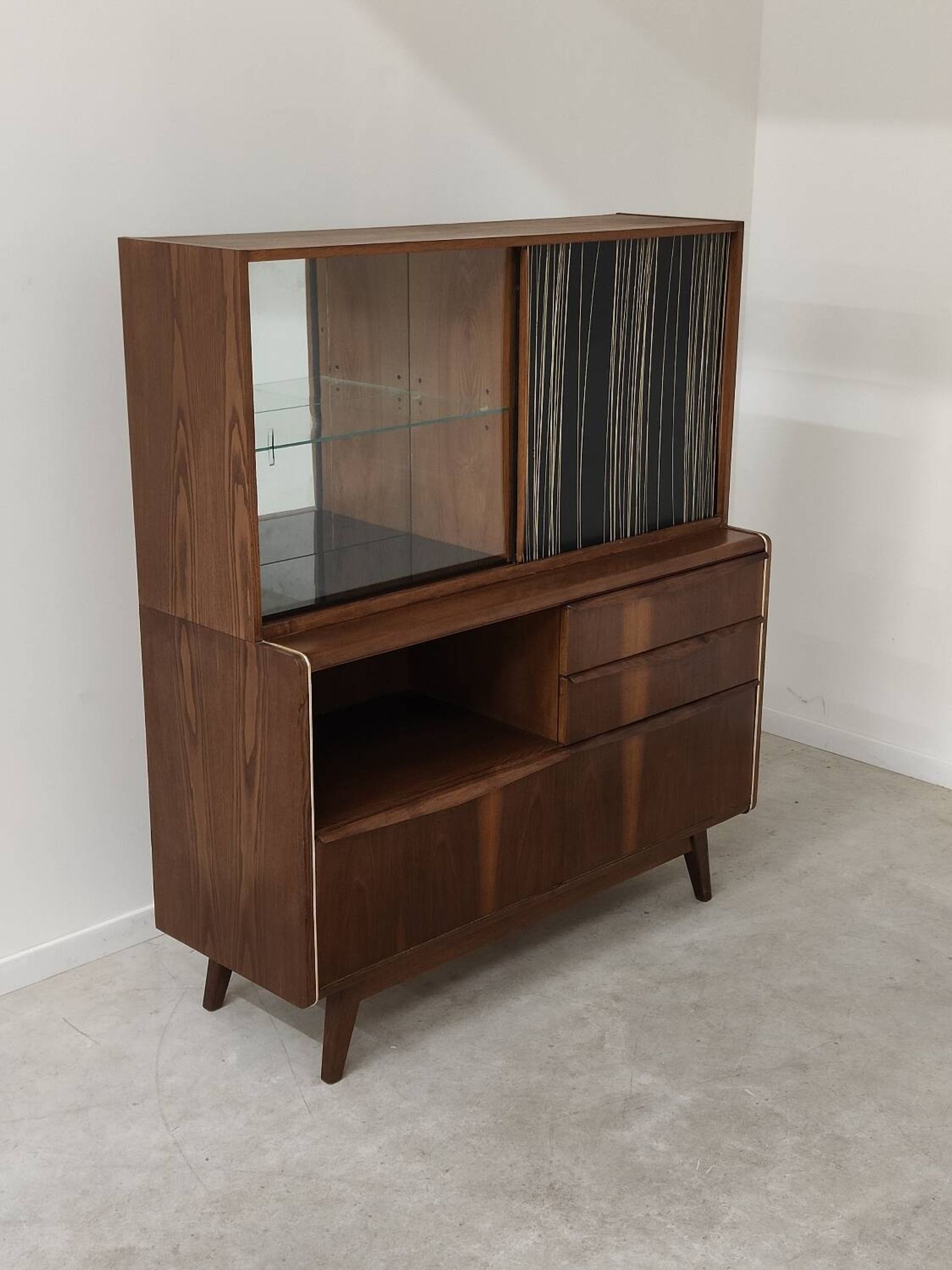 Buffet vaisselier U372/386 B.Landsman et H.Nepozitek pour Jitona 1960