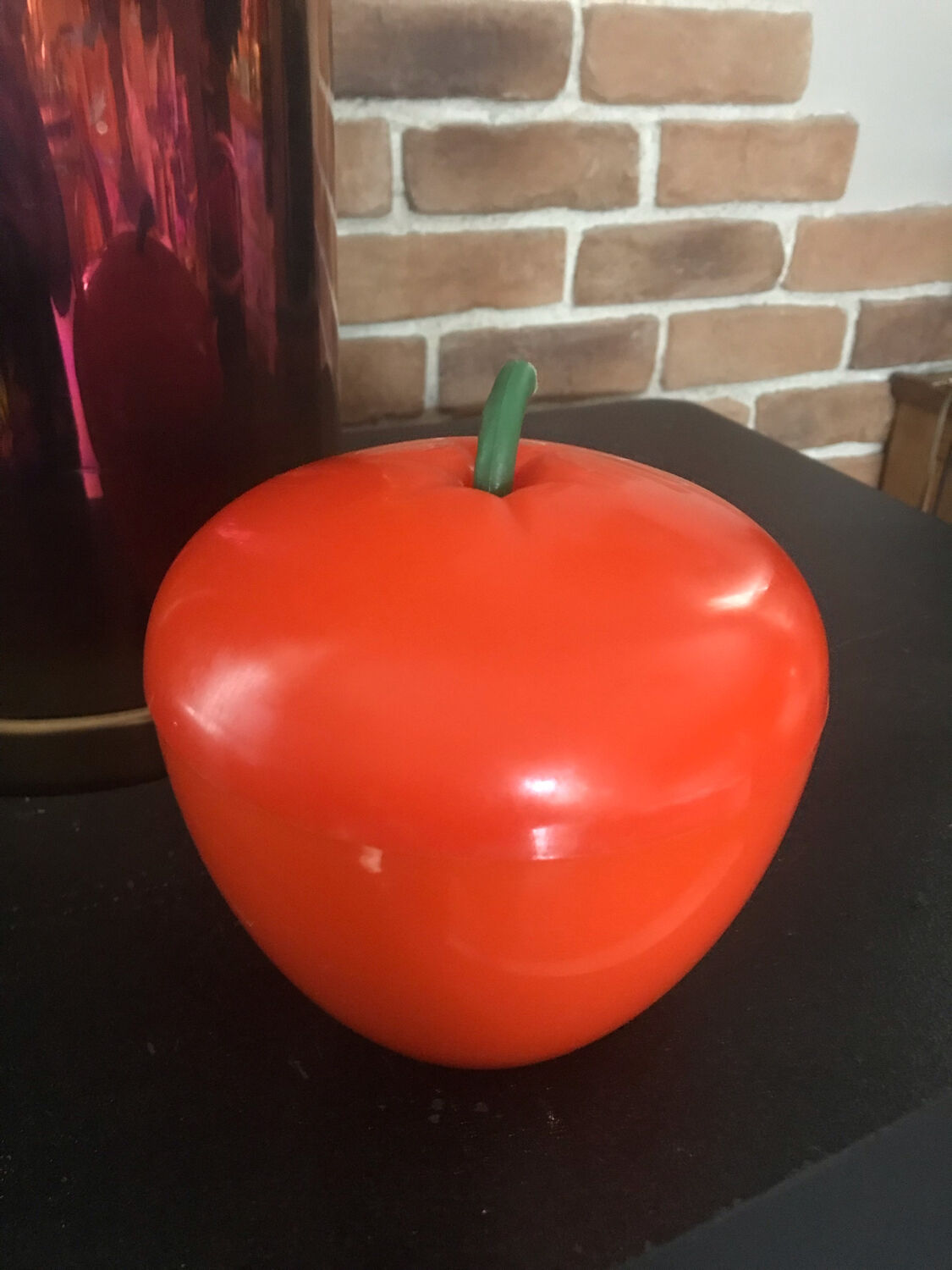 Vintage ice cube apple 70s