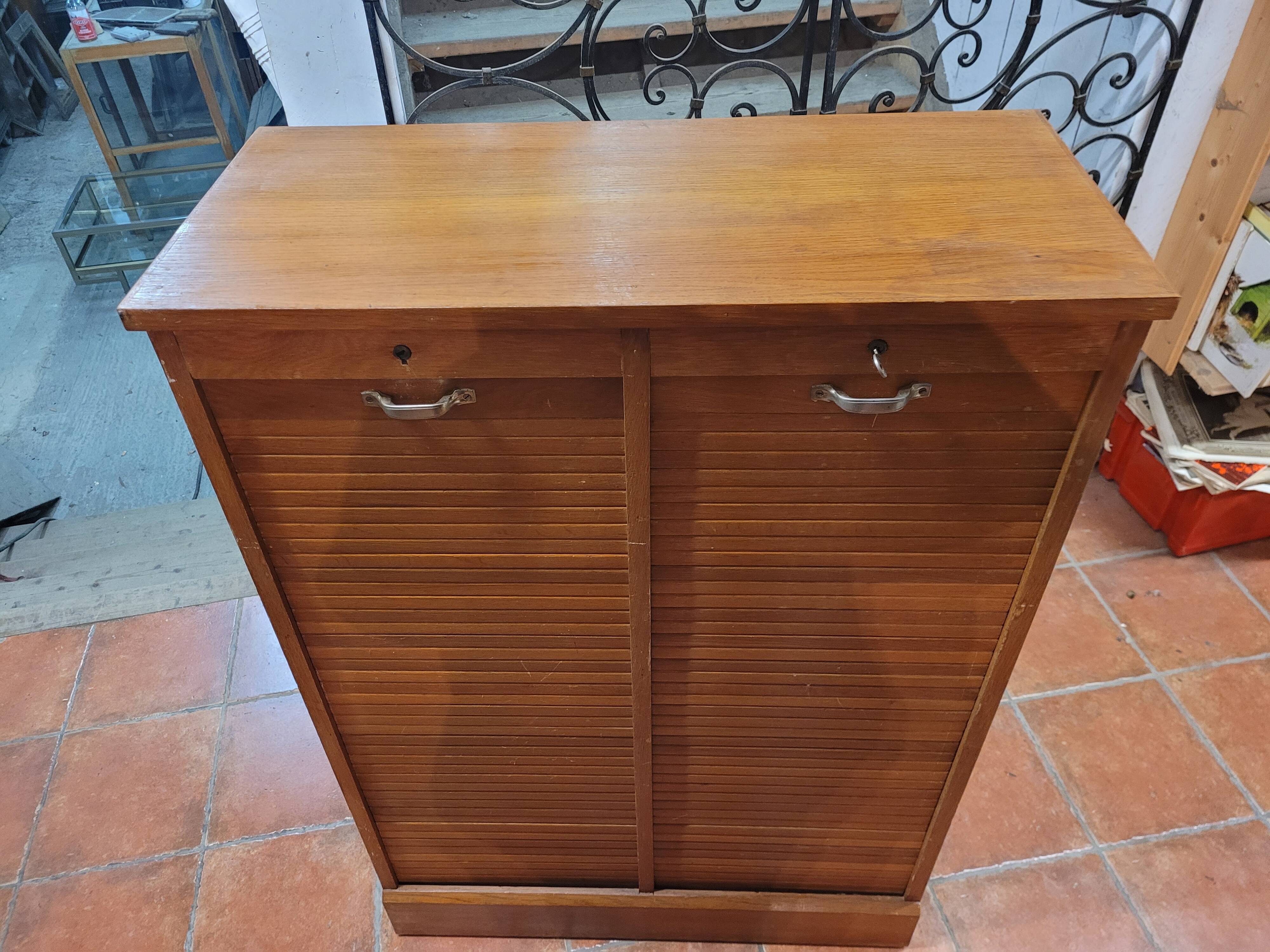 Double binder with curtains