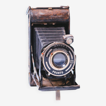 Ancien appareil photo à soufflet pronto agc vintage des années 40