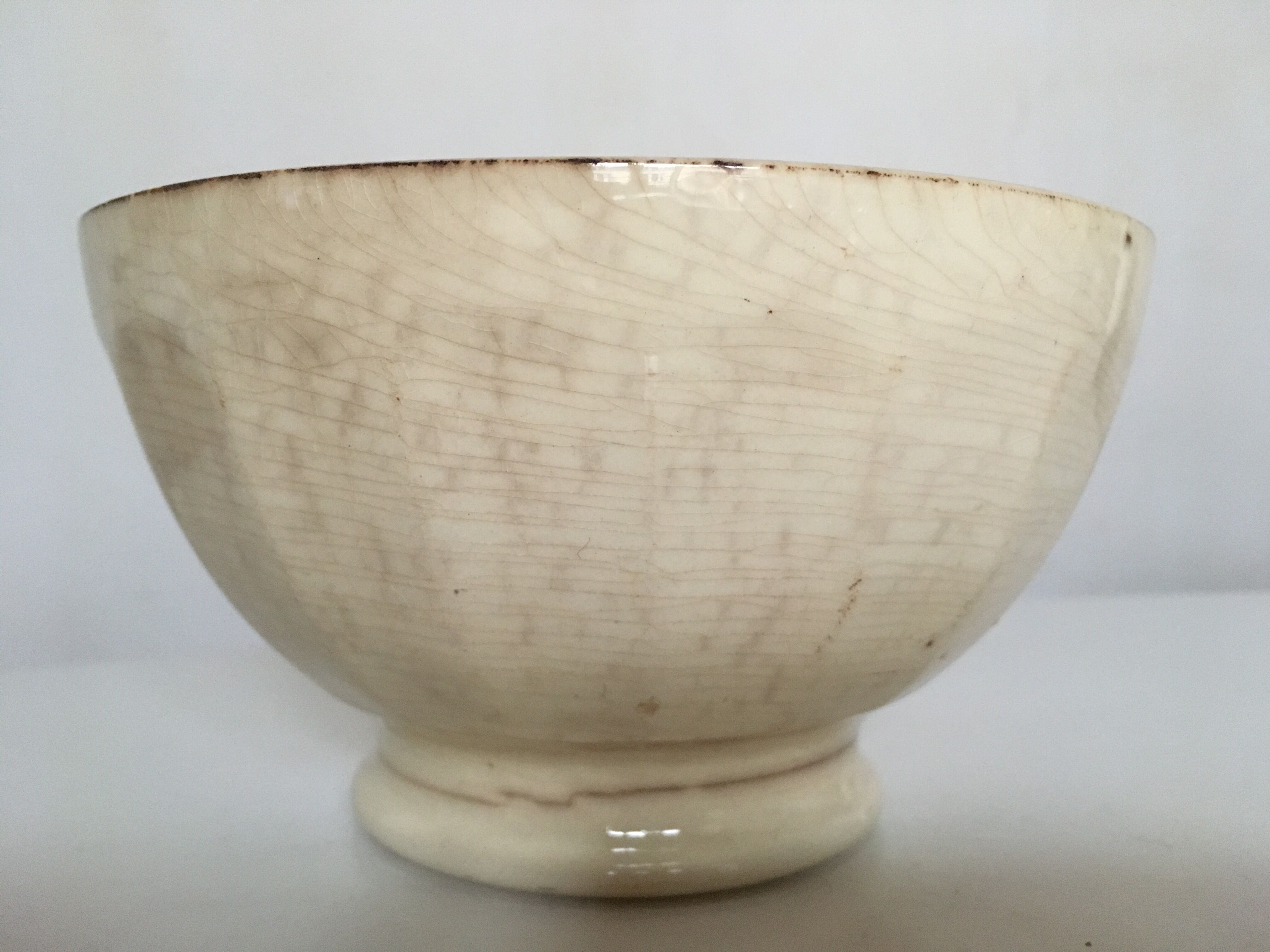 Bol de ferme 19e en faience blanc ivoire de St Amand