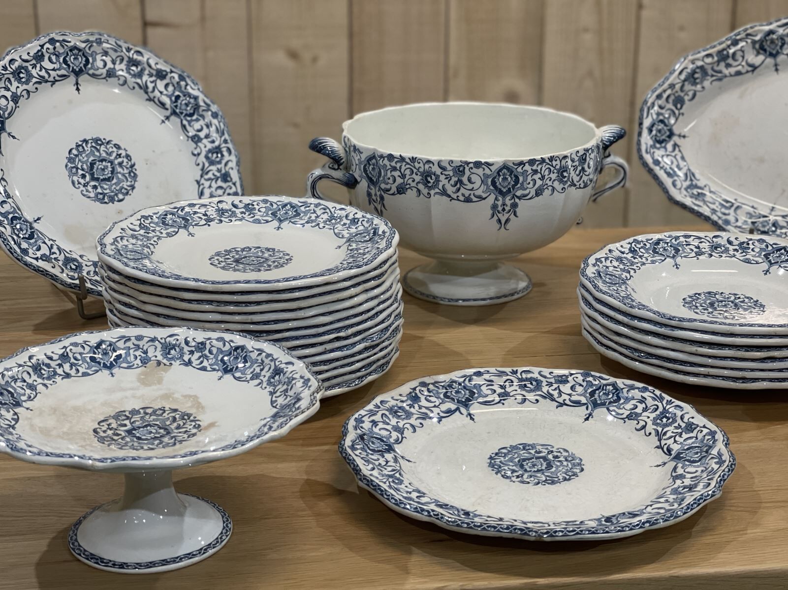 Table service in earthenware of Gien late nineteenth century