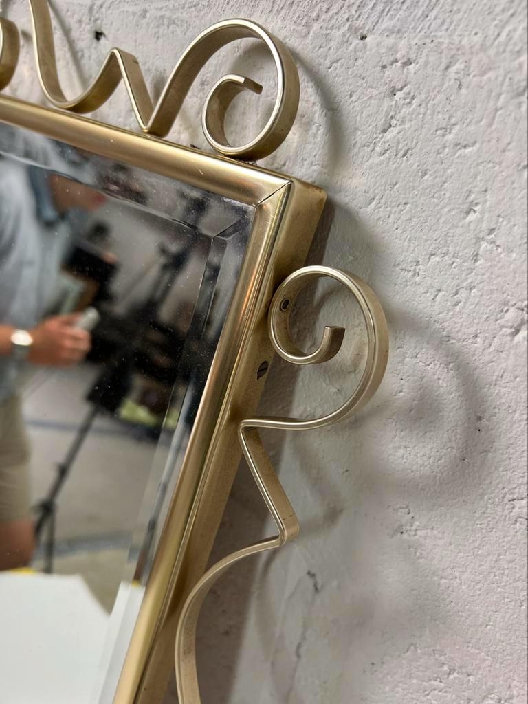 Miroir en or vintage avec cadre orné