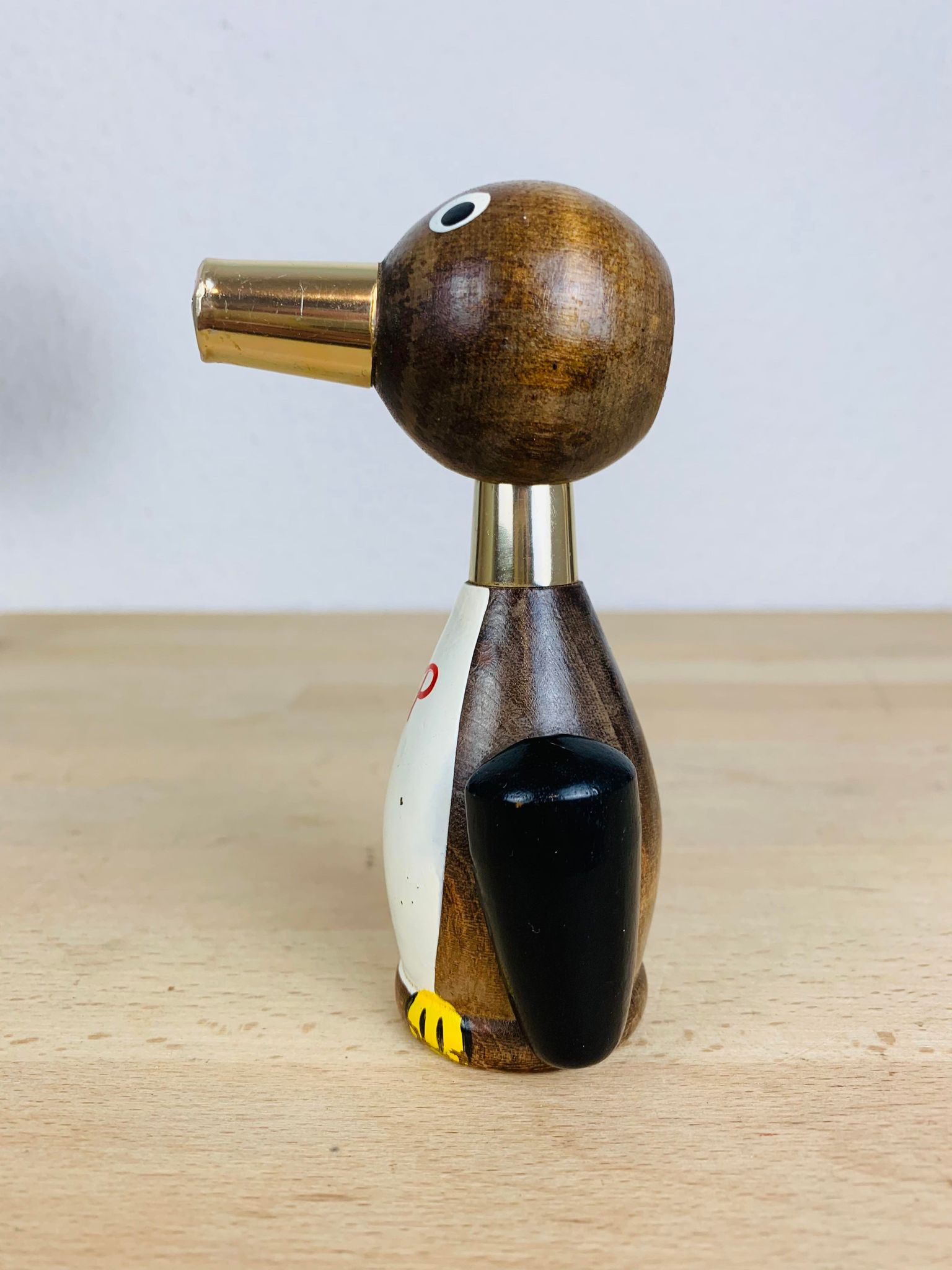 Salt and pepper spray Scandinavian penguin