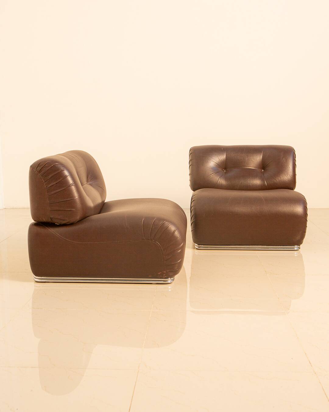 Pair of brown leather low chairs by Europoltrona 70's