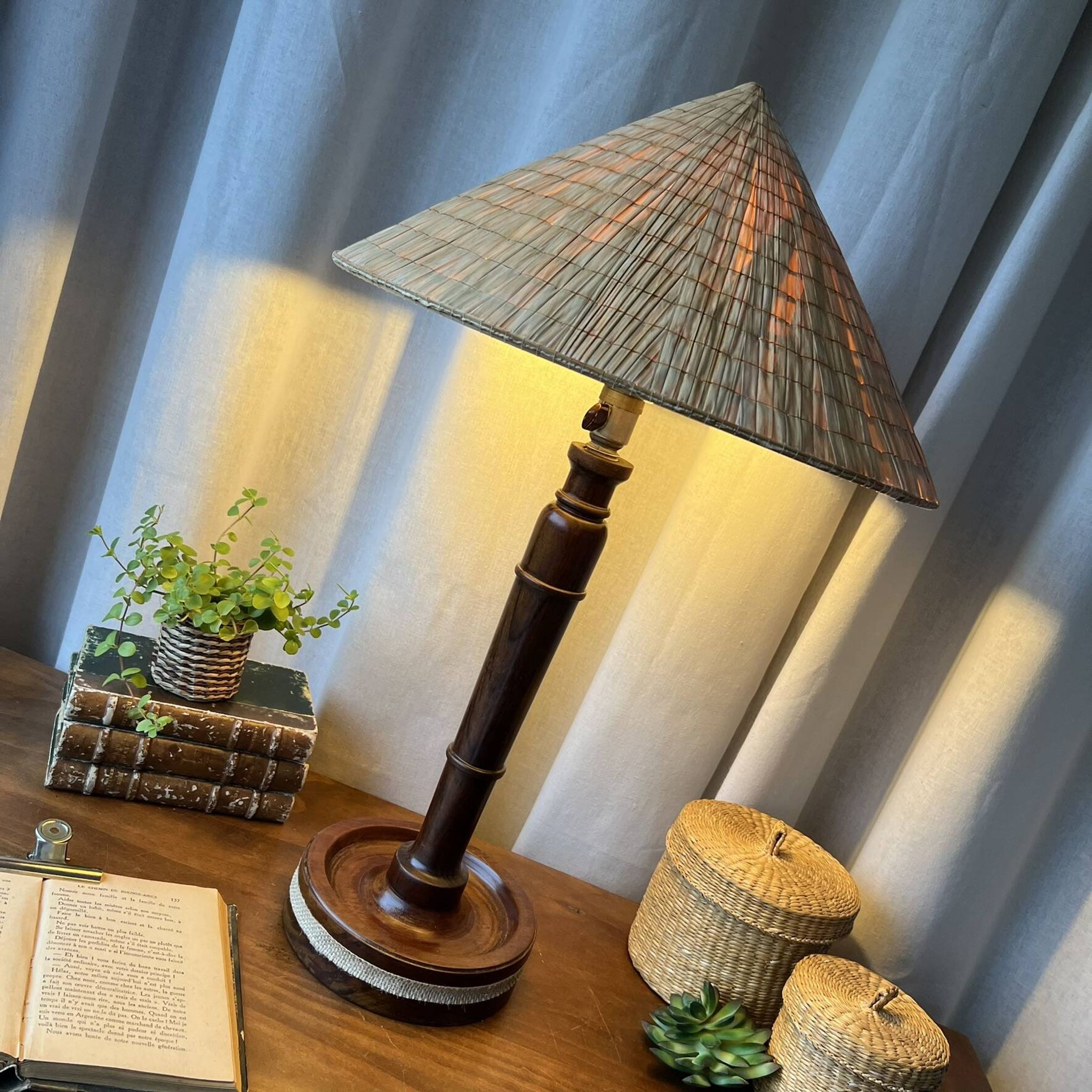 Large mahogany lamp with straw shade – "travel" spirit