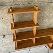 Bibliothèque étagère moderniste en pin Regain