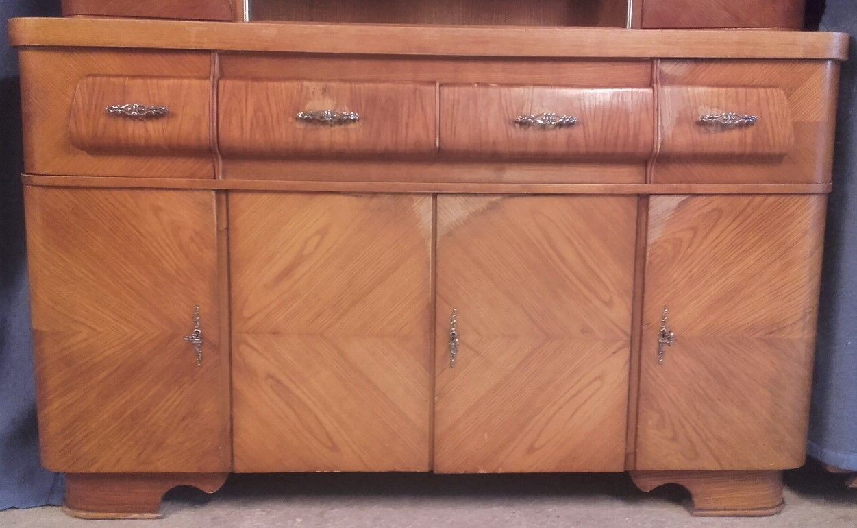 Buffet 50s with showcase