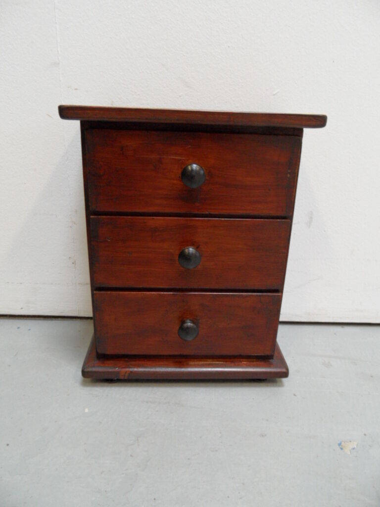 Commode à bijoux vintage