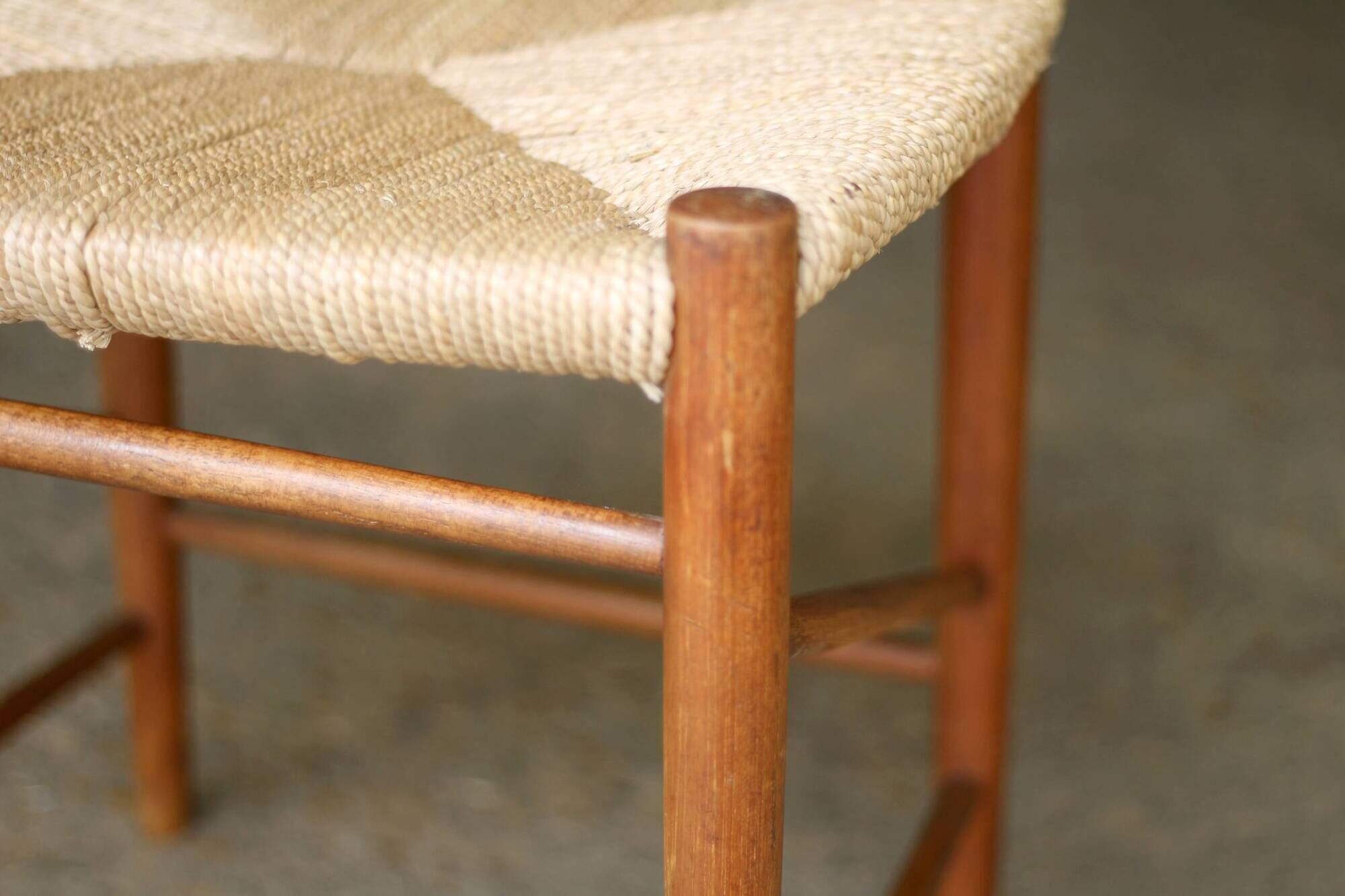 Succession LACOSTE : chaise scandinave par Peter Hvidt (1950s)