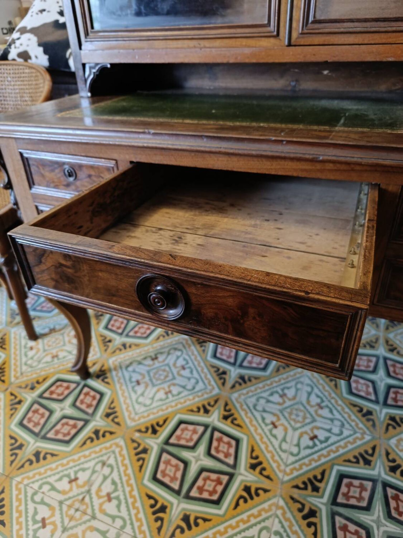 Display cabinet bookshelf