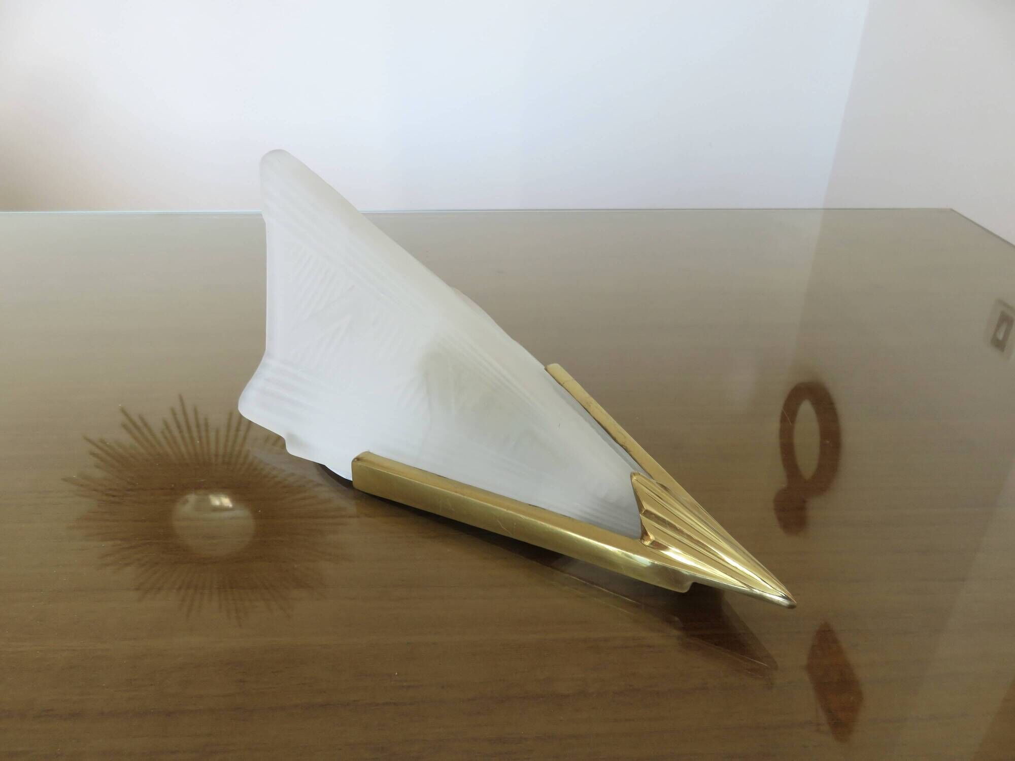 Art Deco wall light in brass and thick frosted glass.