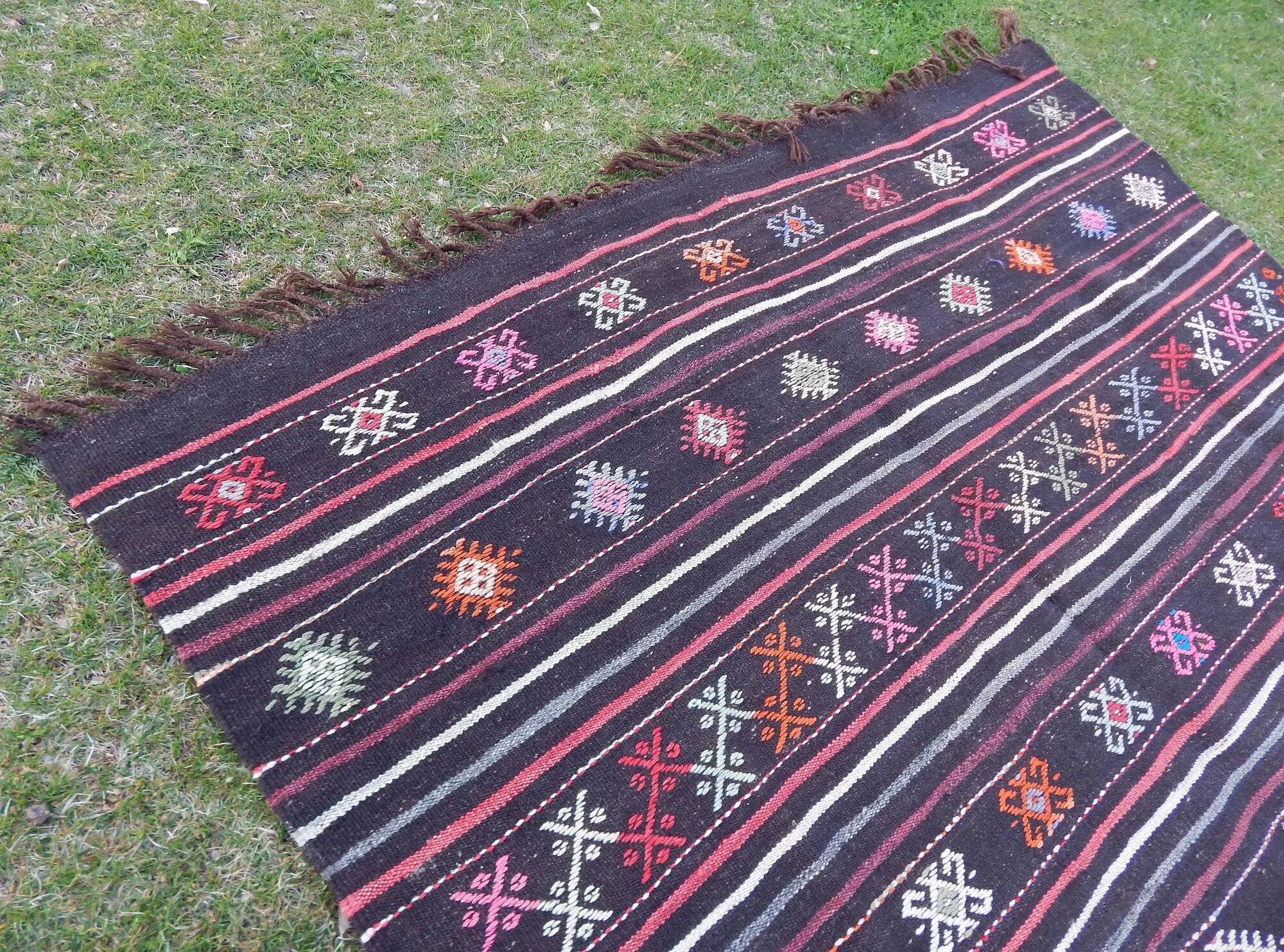 Vintage Turkish kilim handwoven 211x285 cm