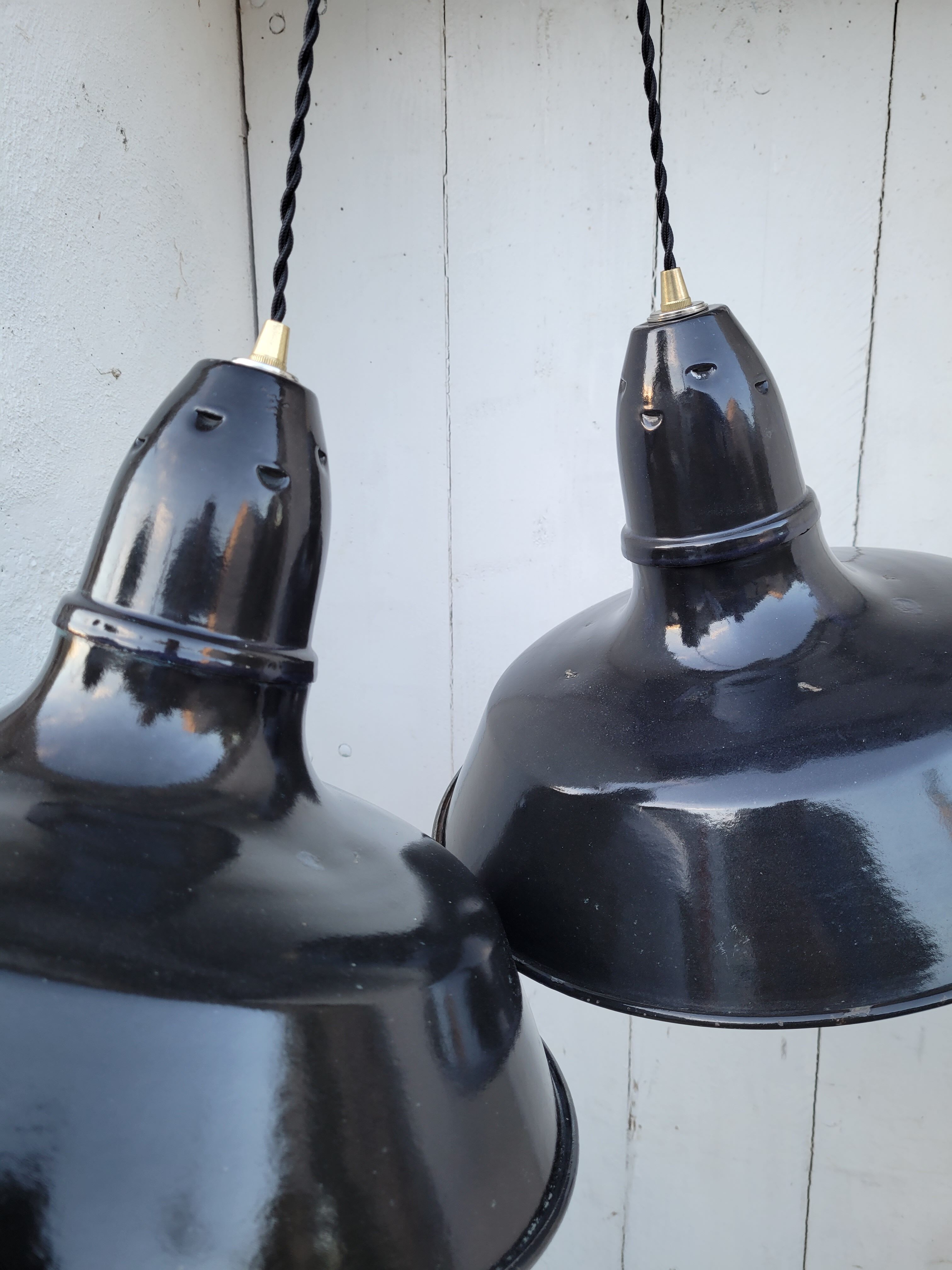 Duo de suspensions émaillées