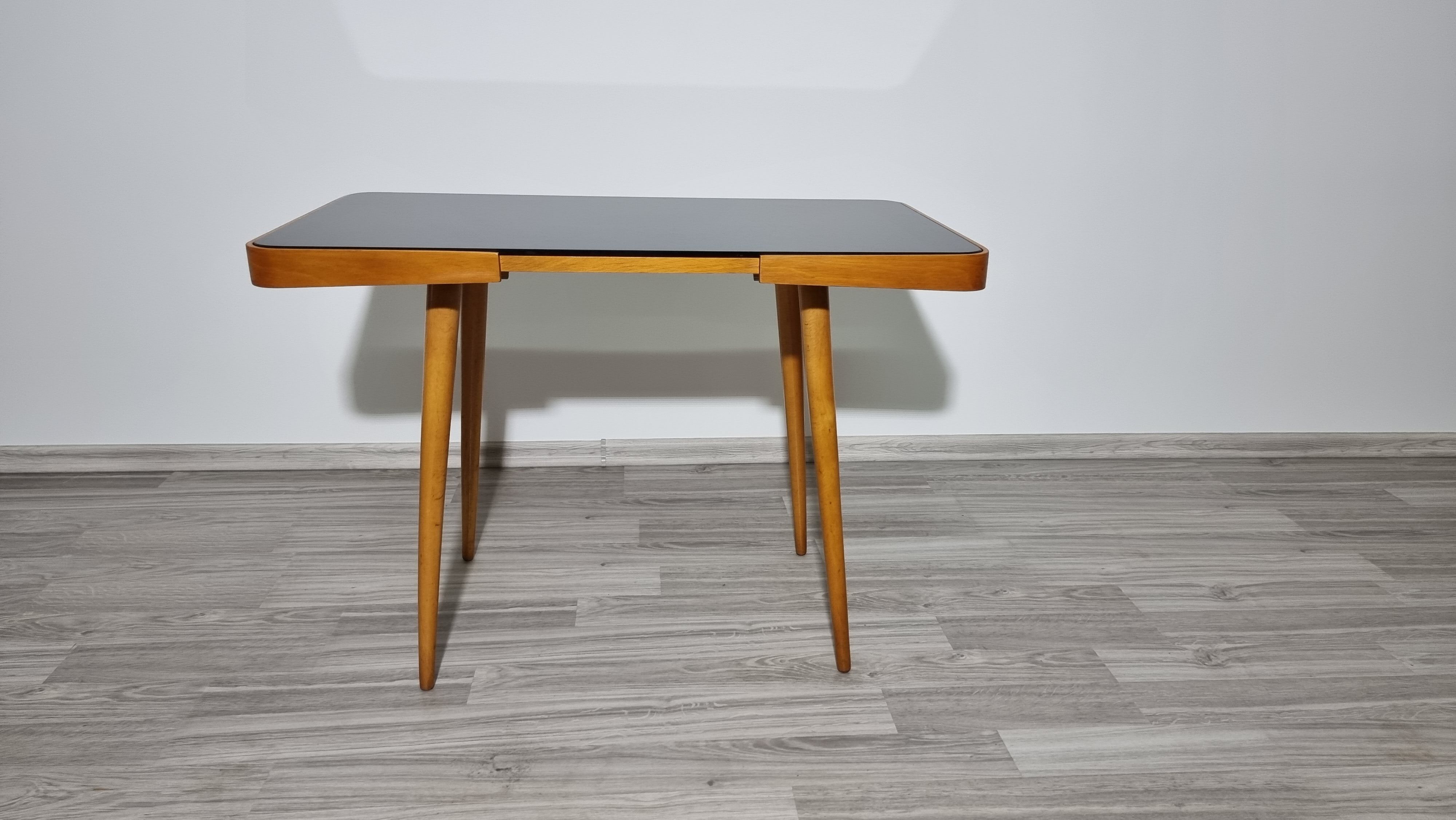 Table basse par Jiri Jiroutek